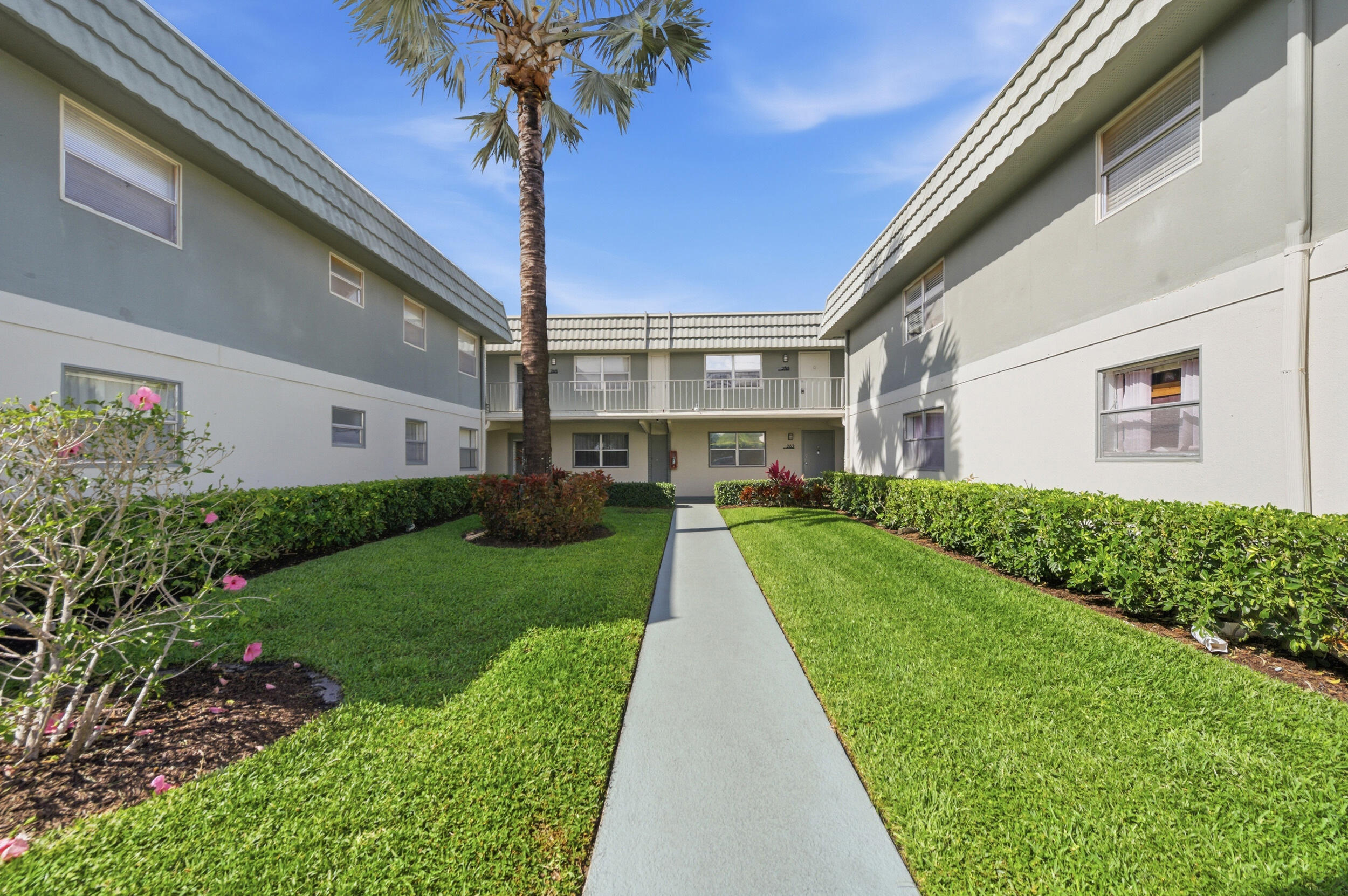 284 Flanders F Property Photo 4