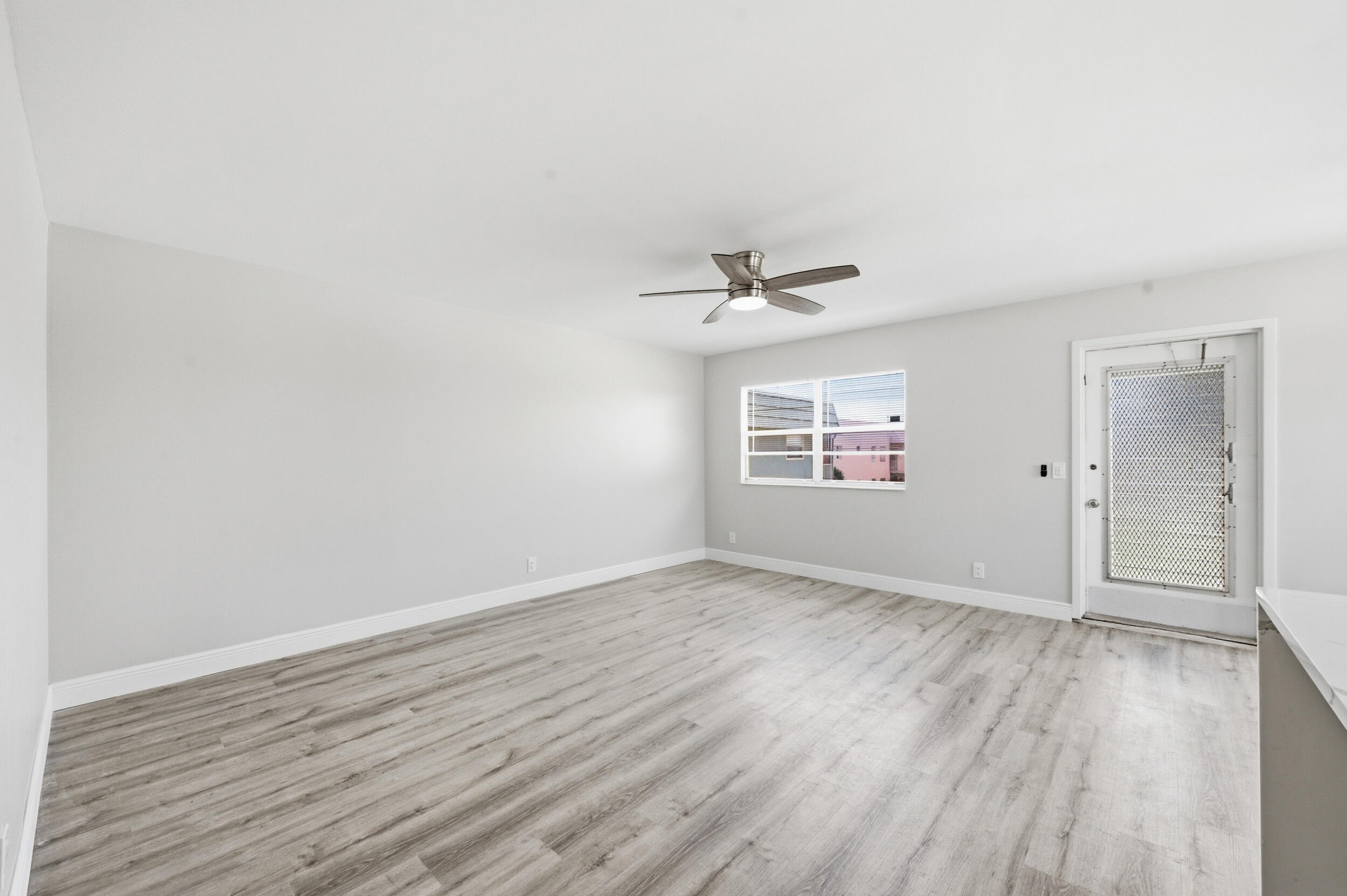284 Flanders F Property Photo 9