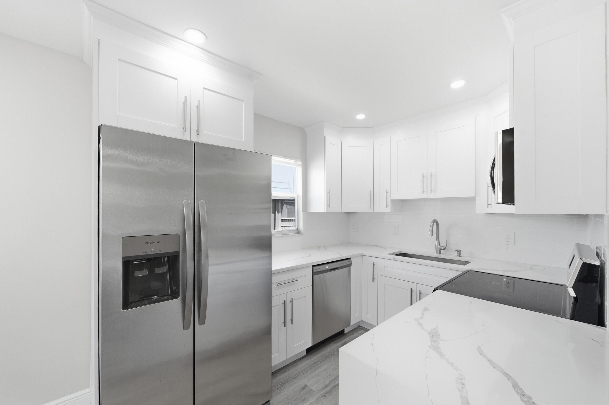 284 Flanders F Property Photo 14