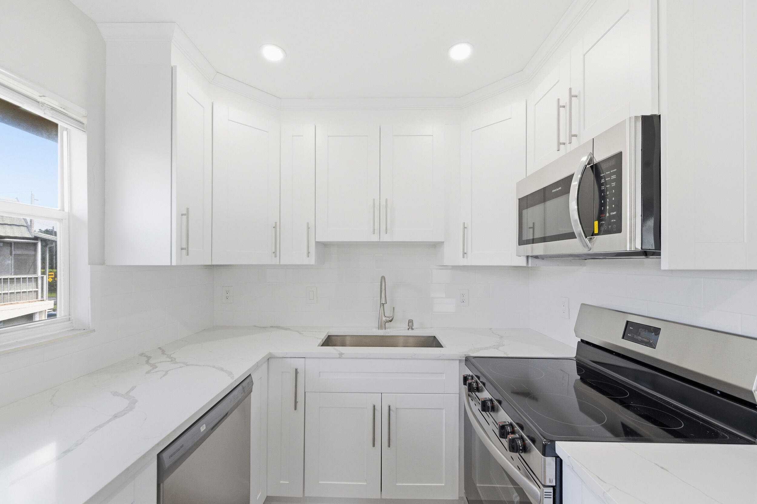 284 Flanders F Property Photo 16