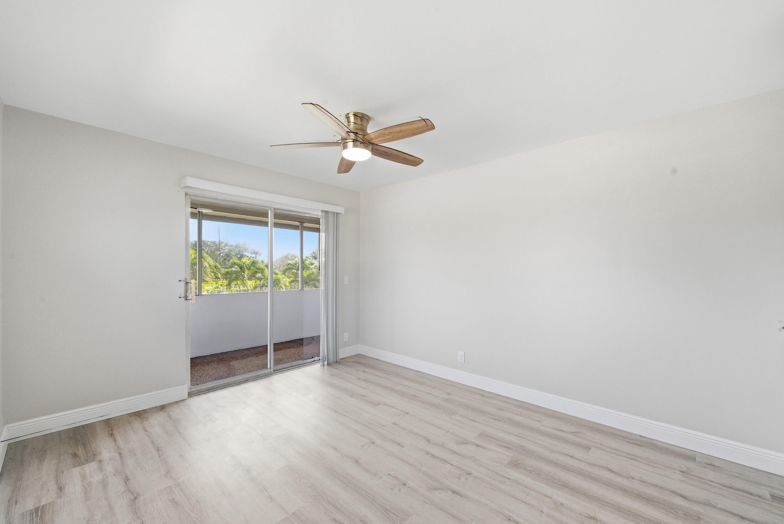 284 Flanders F Property Photo 21