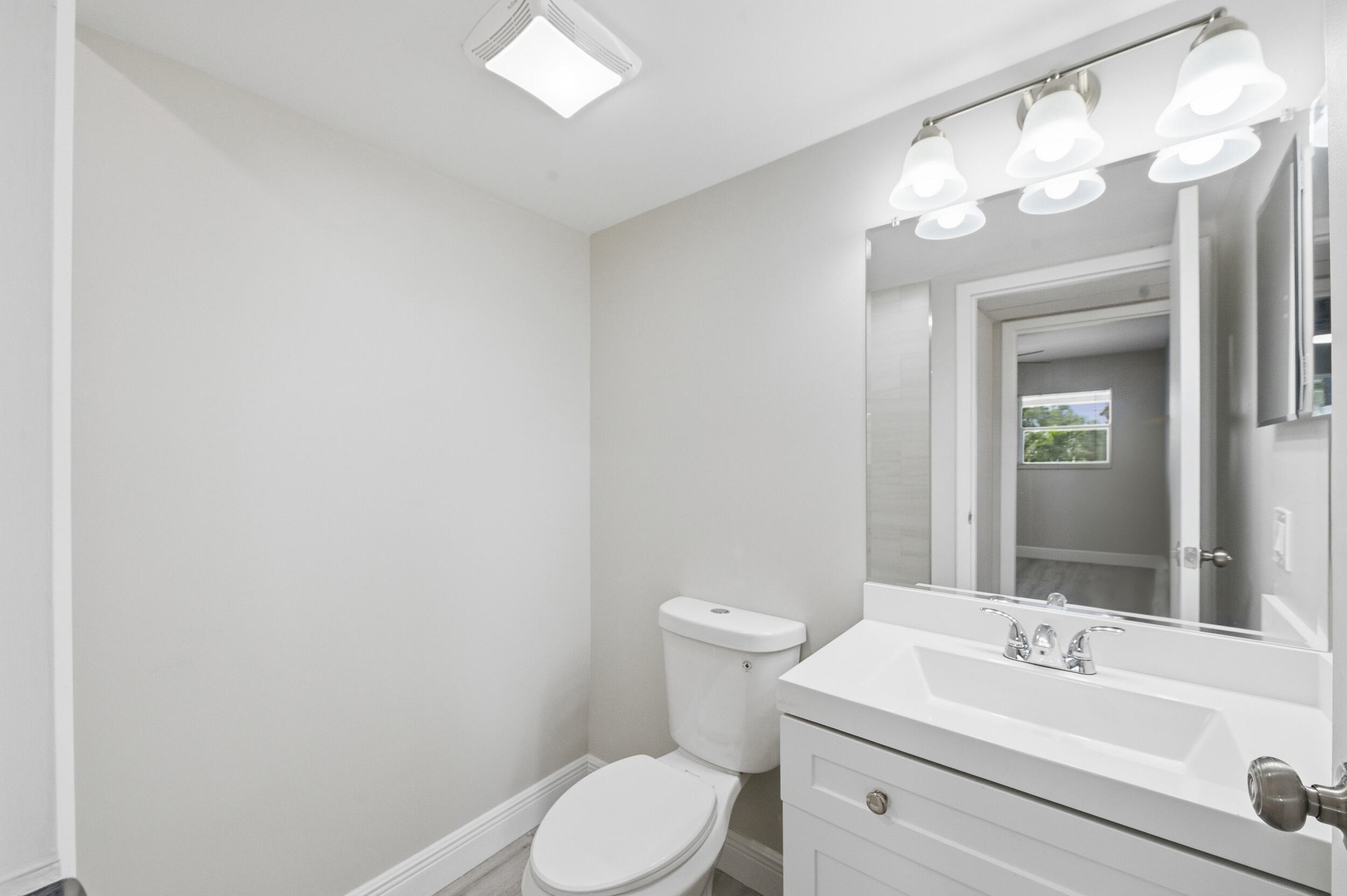 284 Flanders F Property Photo 27