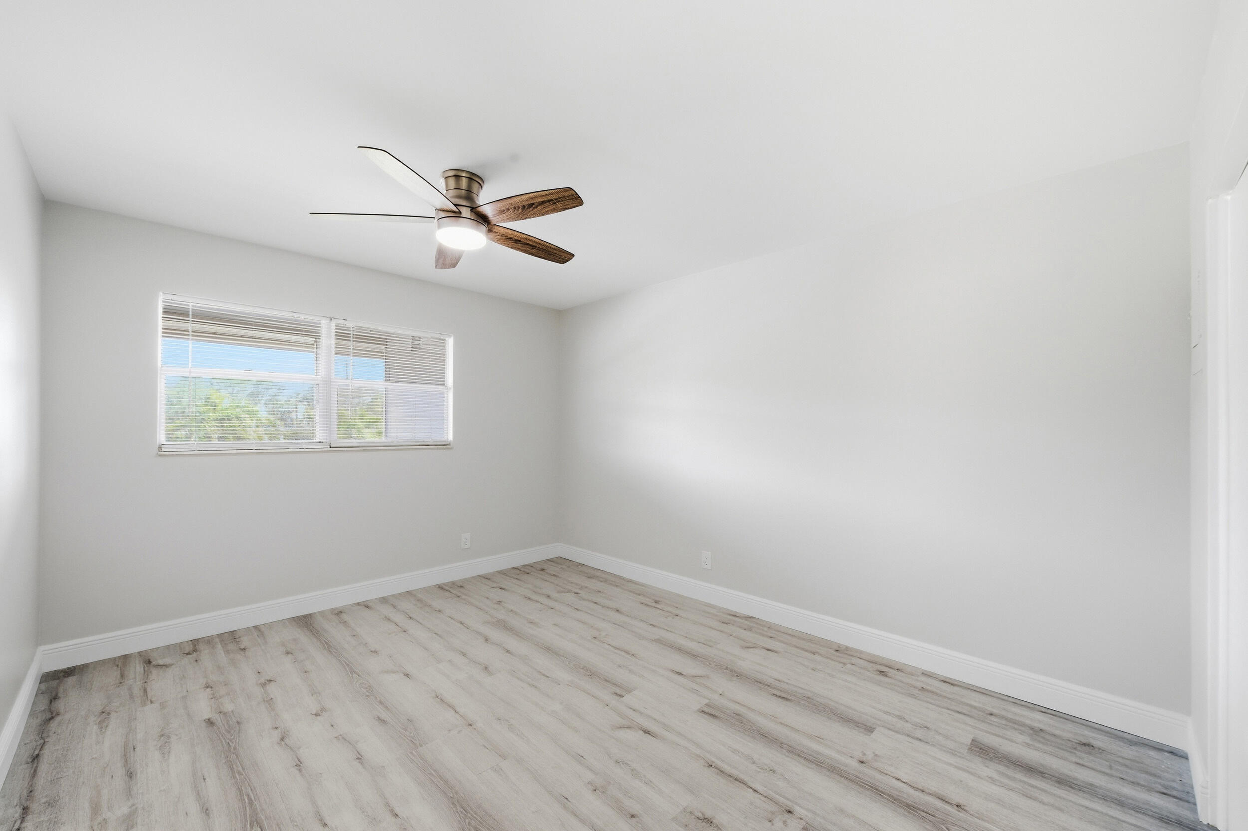 284 Flanders F Property Photo 29
