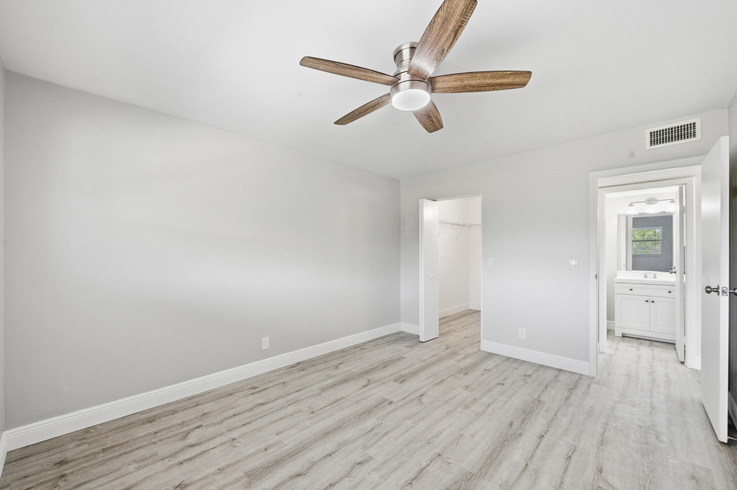 284 Flanders F Property Photo 30