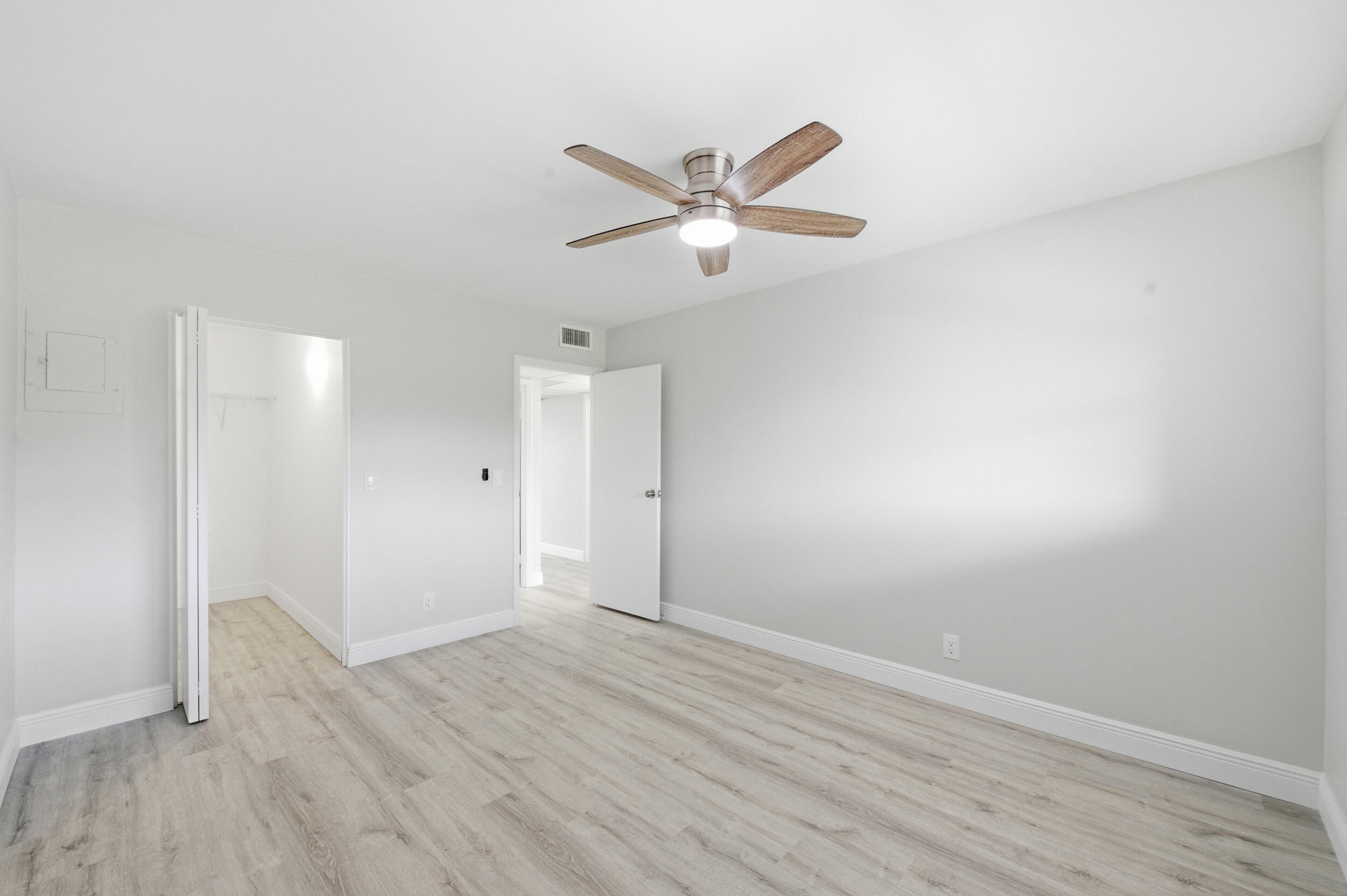 284 Flanders F Property Photo 32