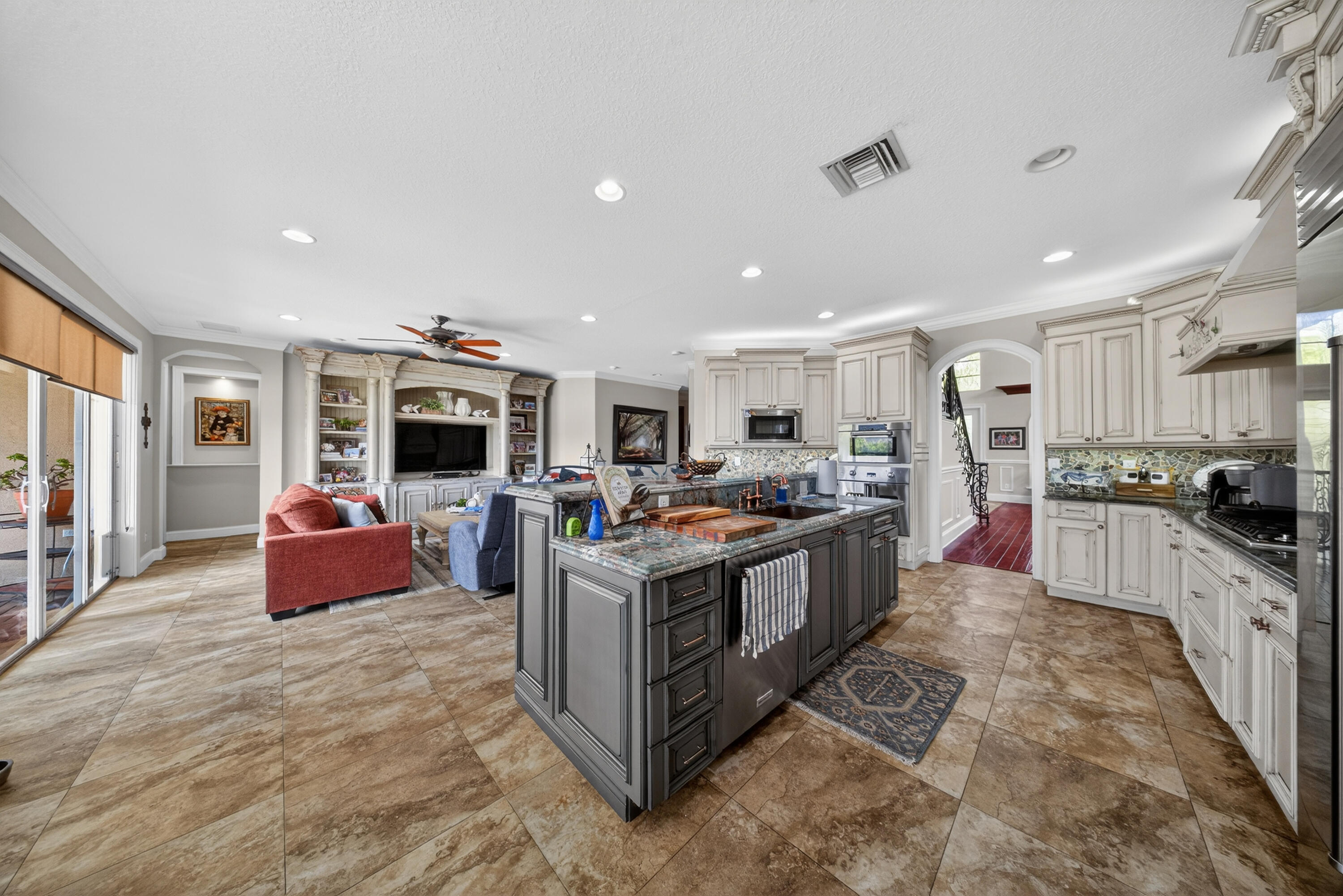 1315 Se Conference Circle Property Photo 16