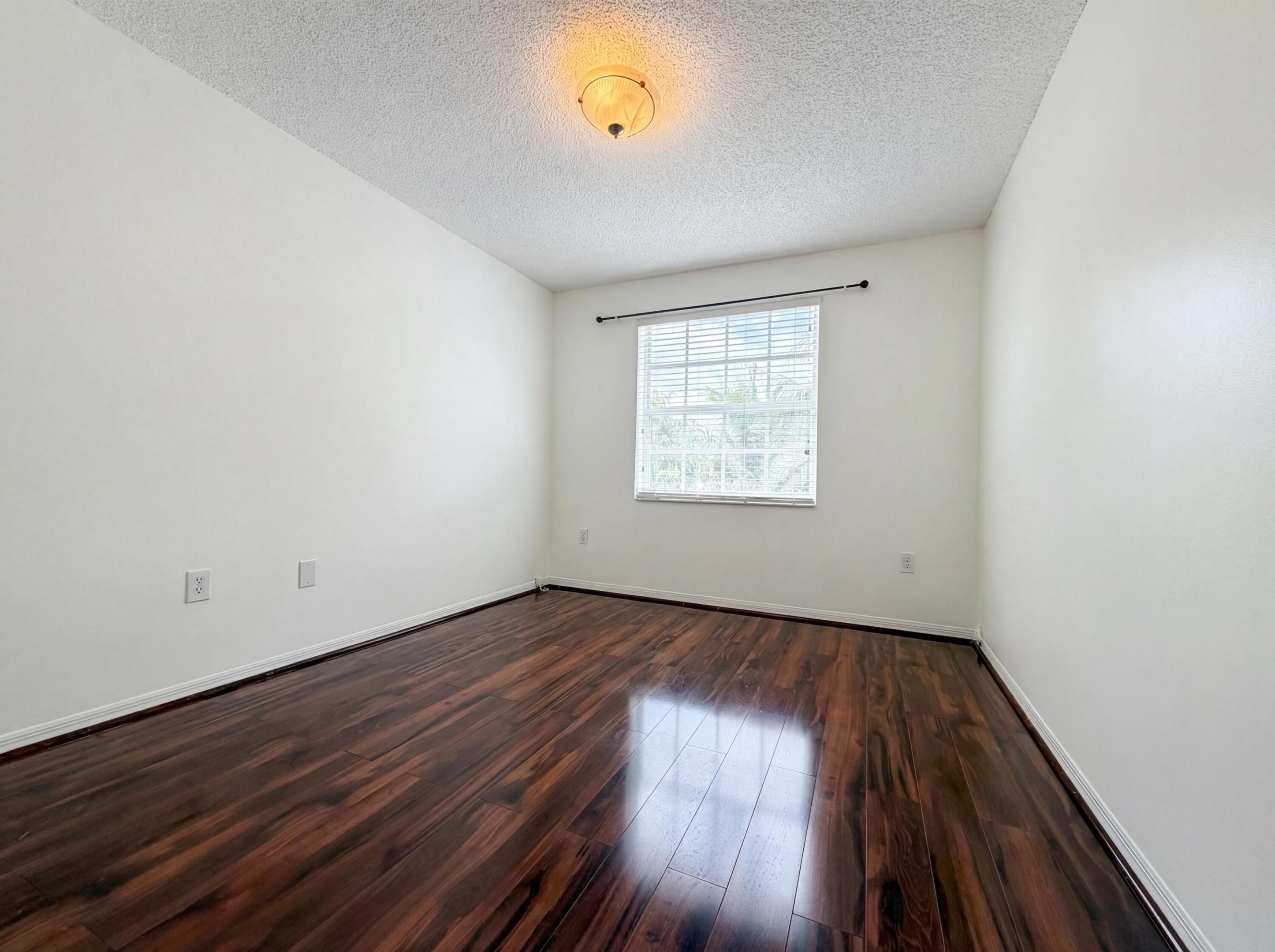 73 Gables Boulevard Property Photo 4