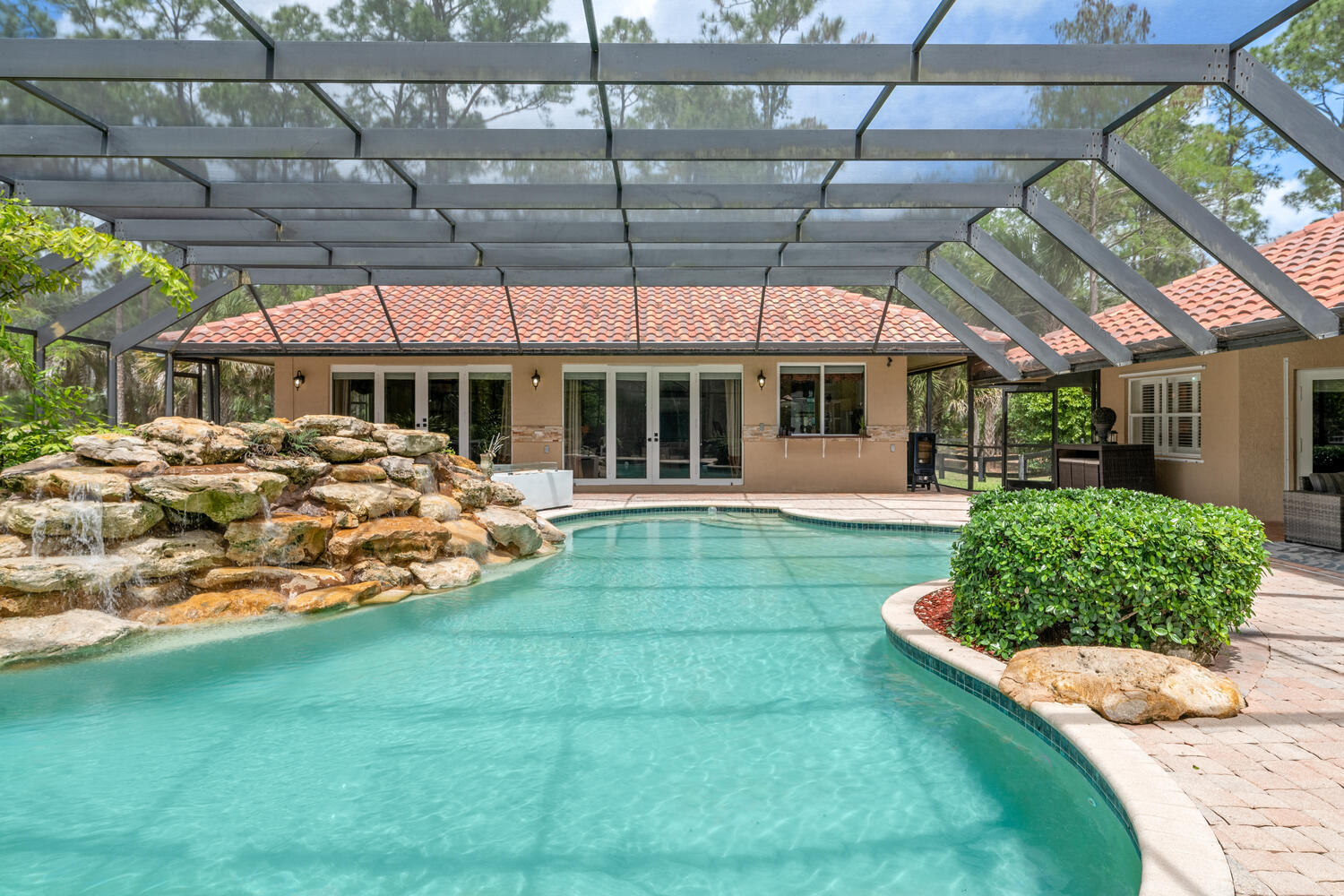 2559 Palm Deer Drive Property Photo 4