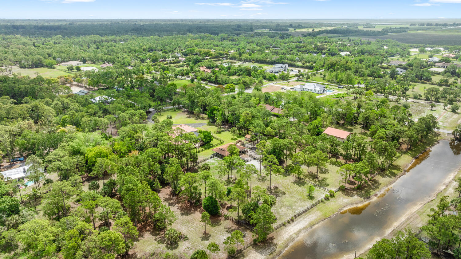 2559 Palm Deer Drive Property Photo 7