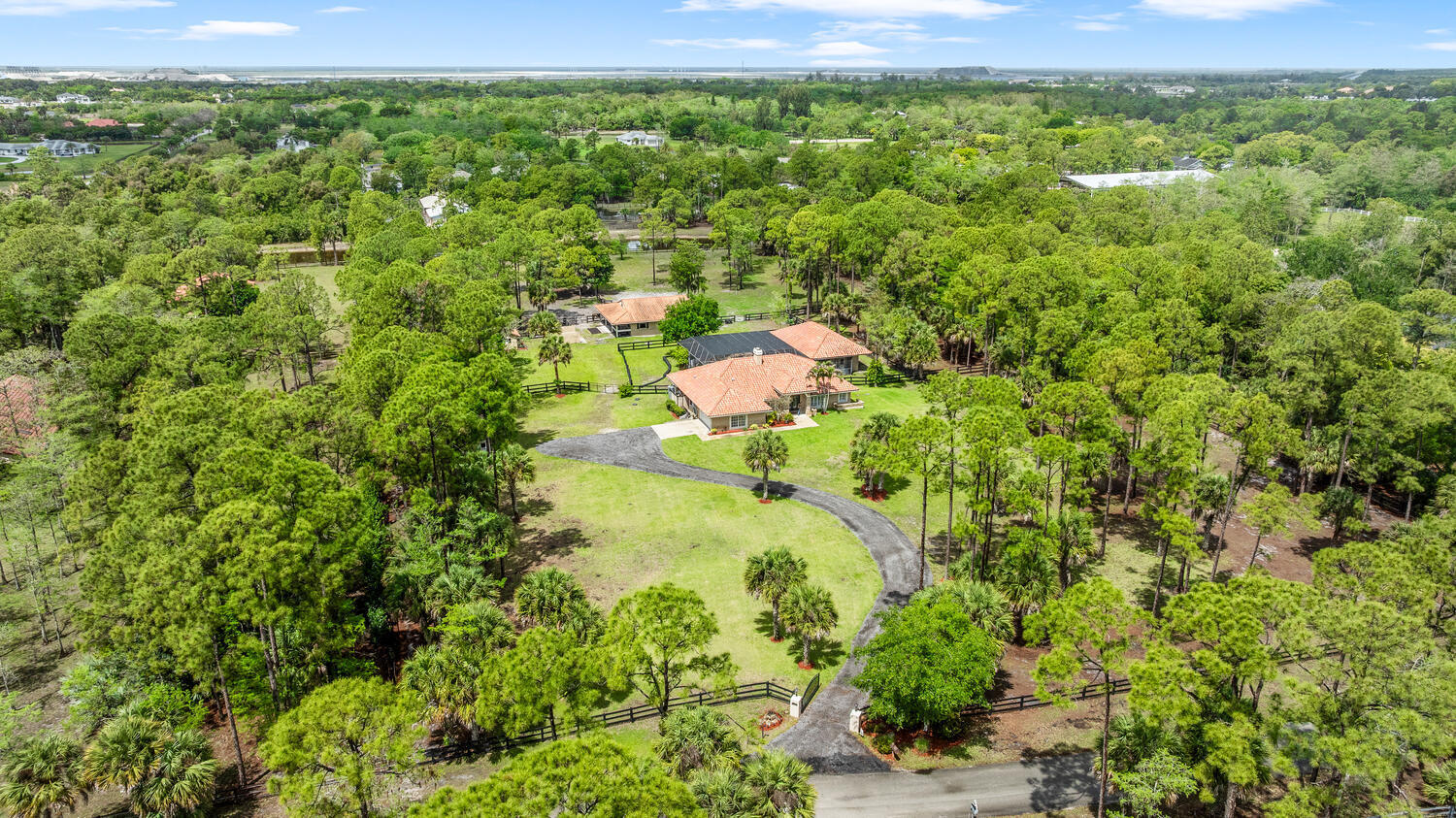 2559 Palm Deer Drive Property Photo 10