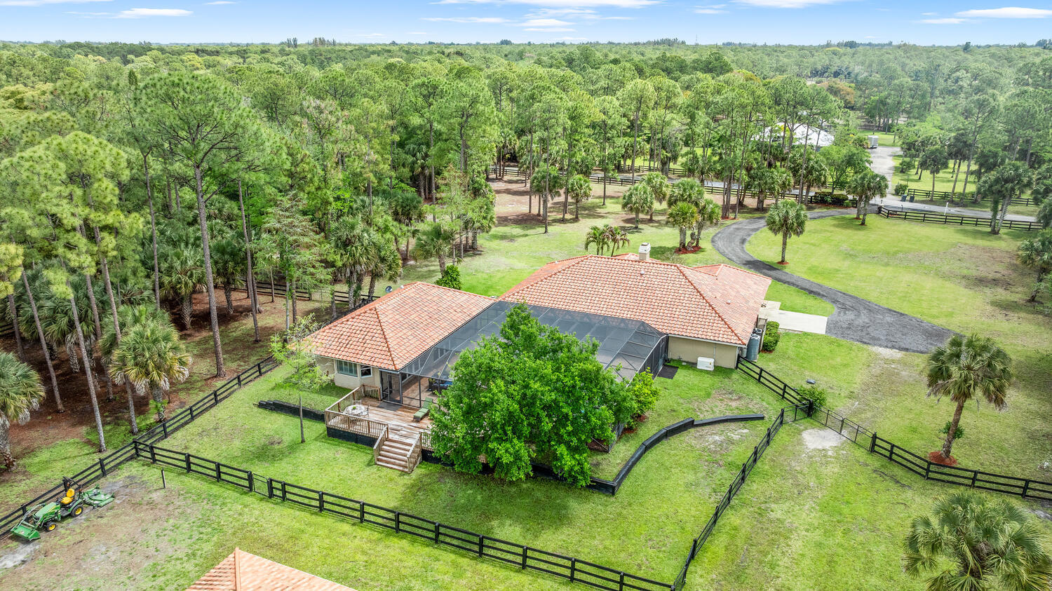 2559 Palm Deer Drive Property Photo 14