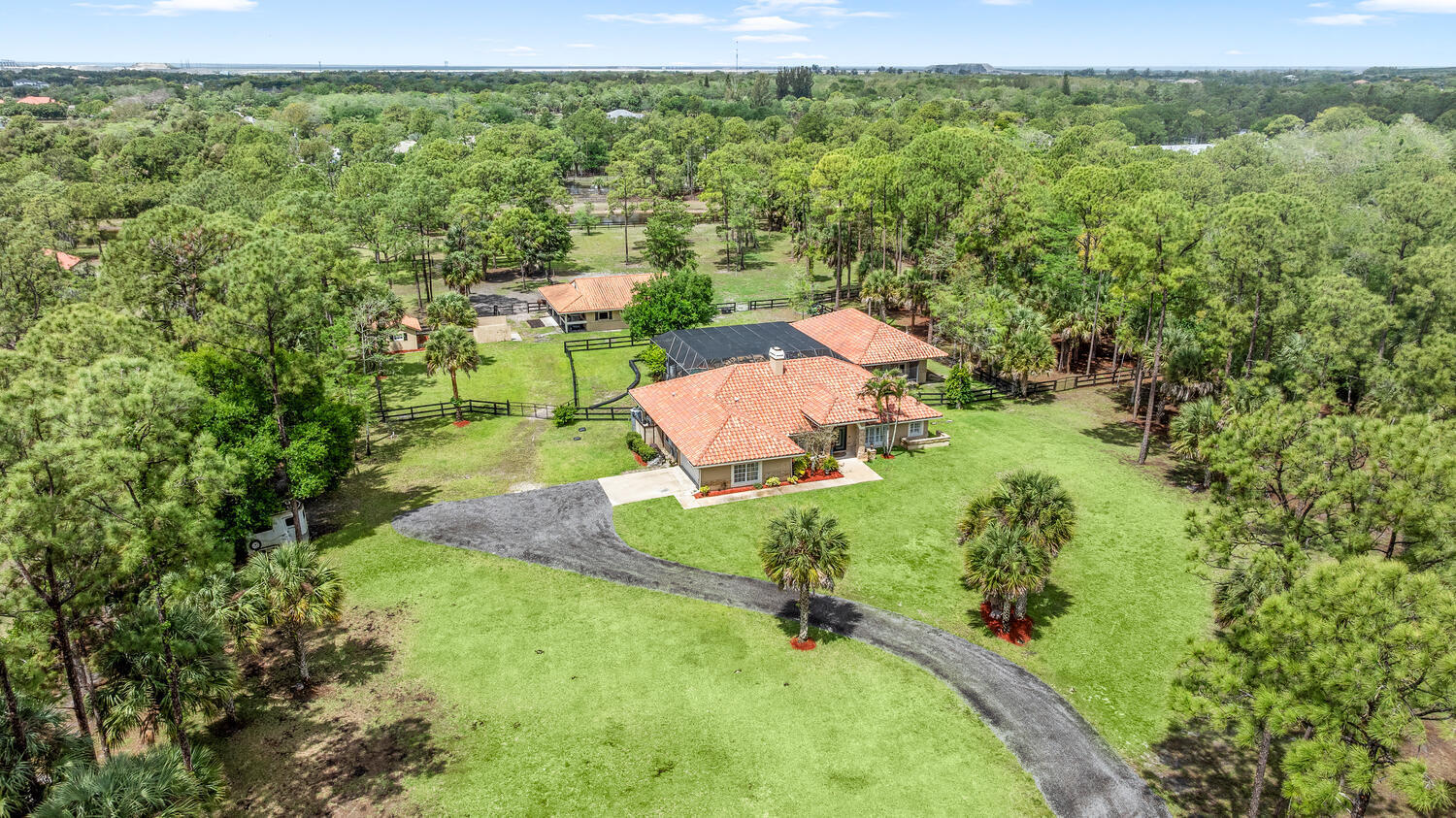 2559 Palm Deer Drive Property Photo 22