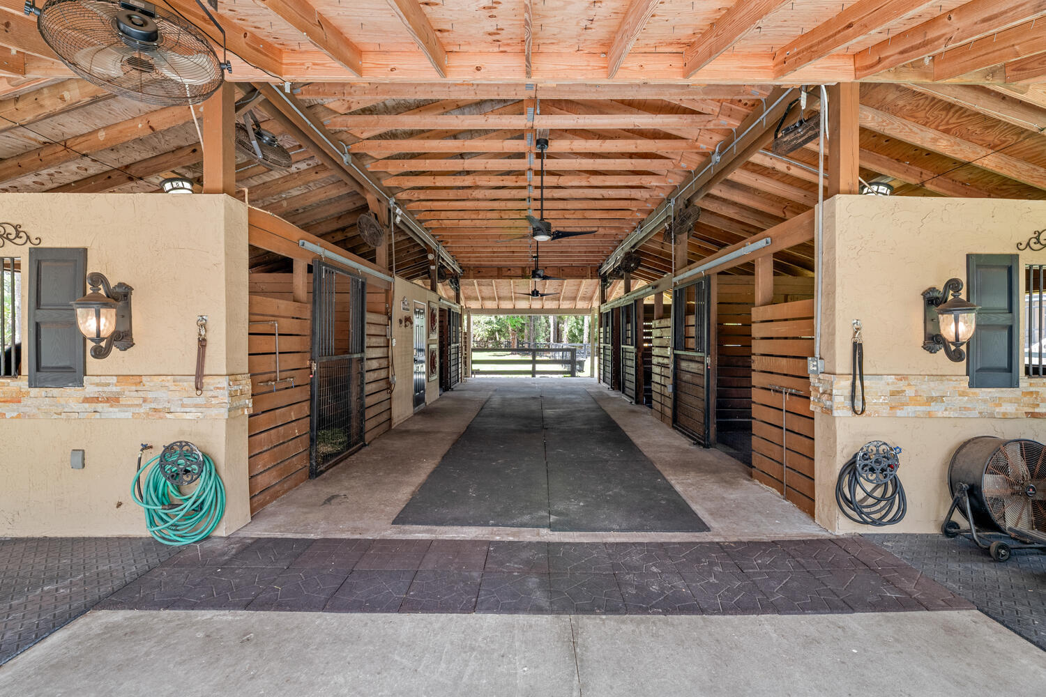 2559 Palm Deer Drive Property Photo 60