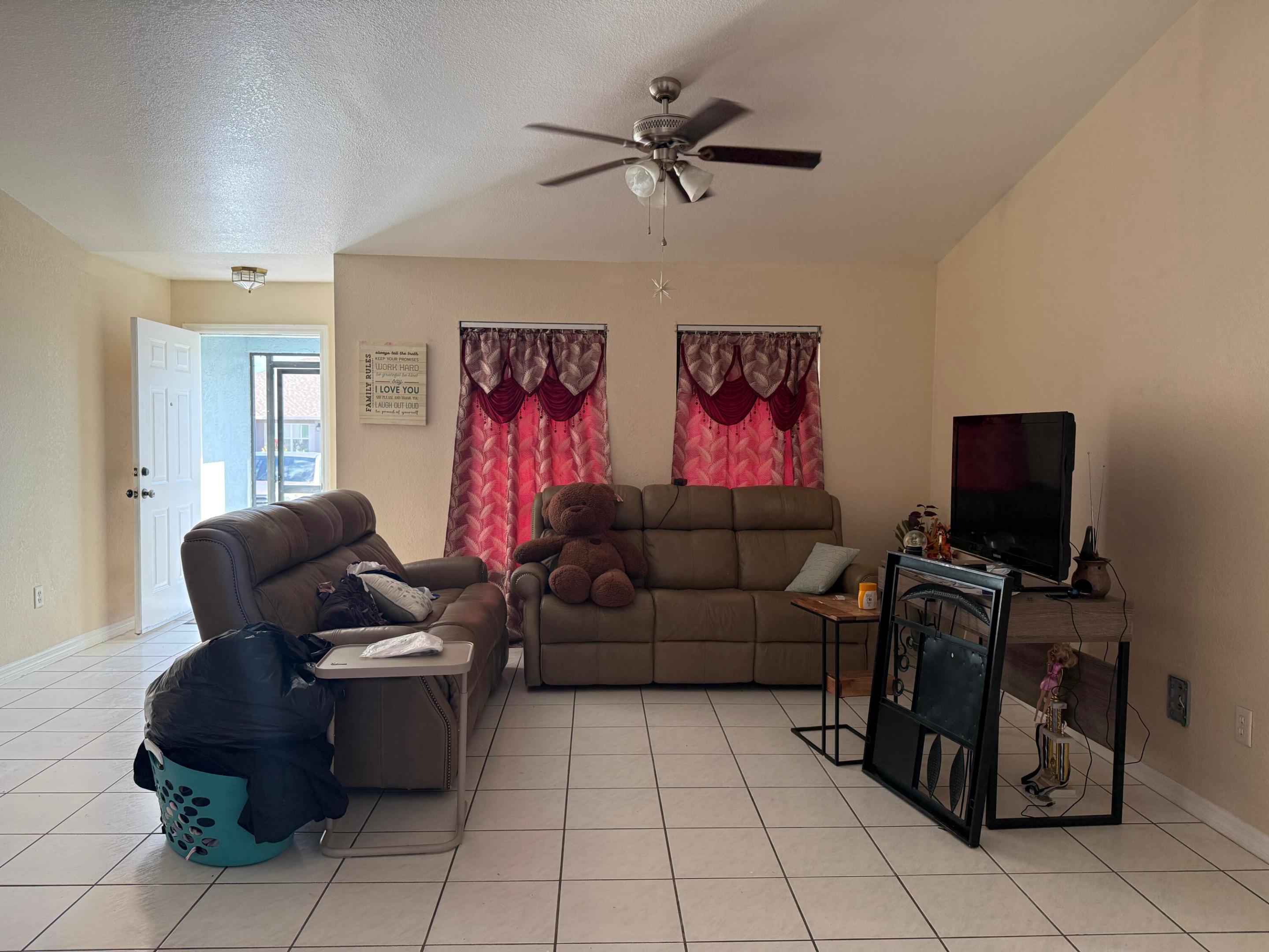 319 Se 27th Street Property Photo 4
