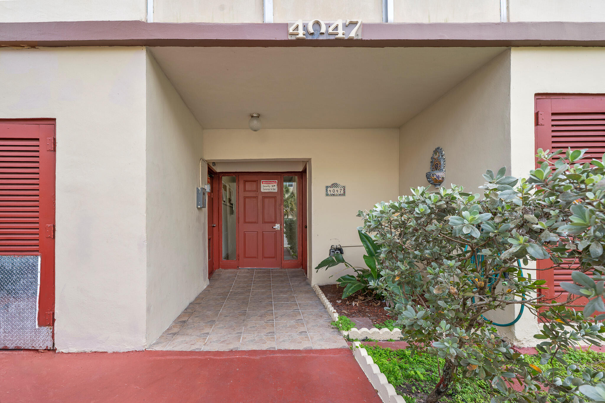 4047 Nw 16th Street 206 Property Photo 2
