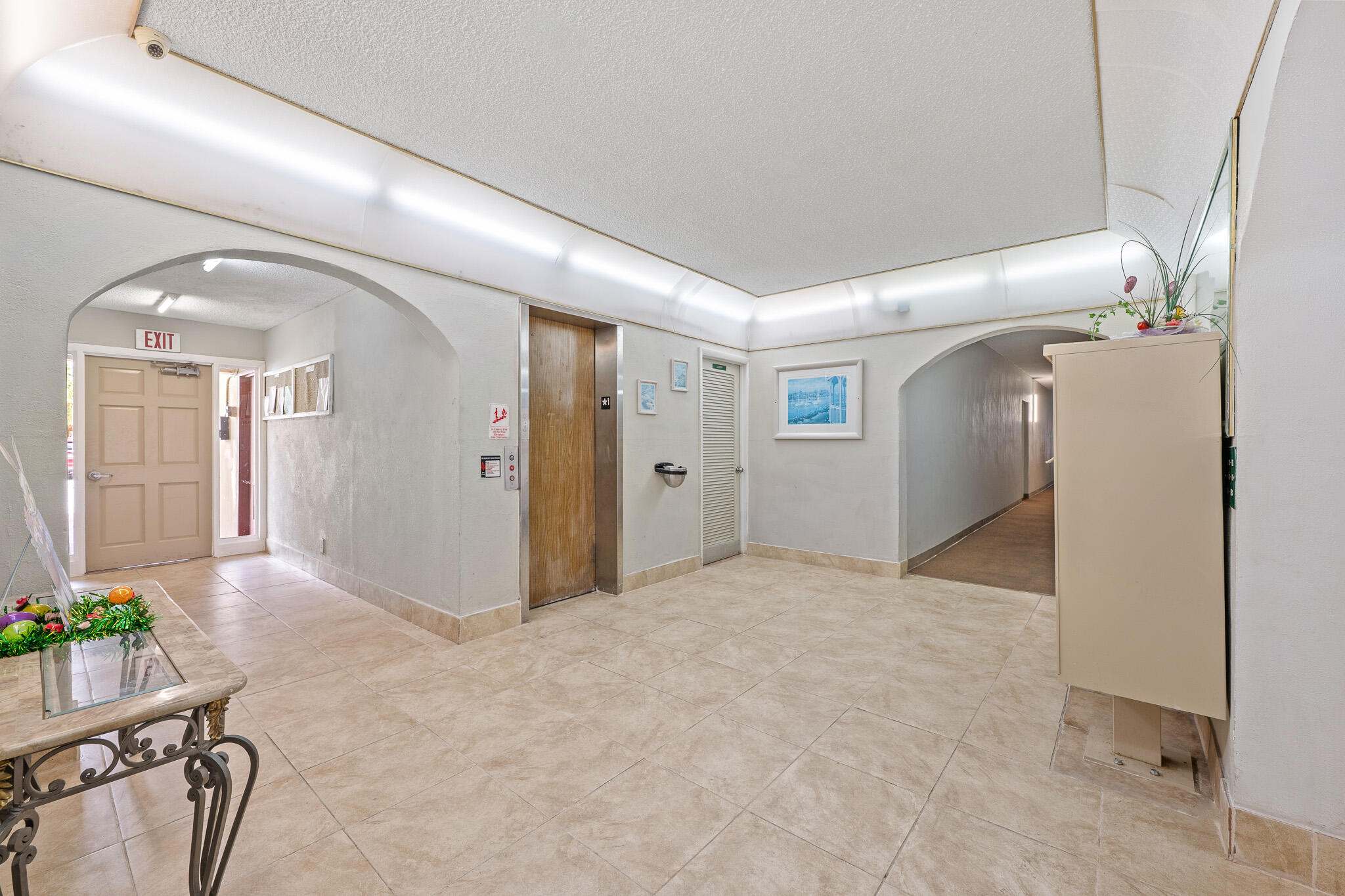 4047 Nw 16th Street 206 Property Photo 4