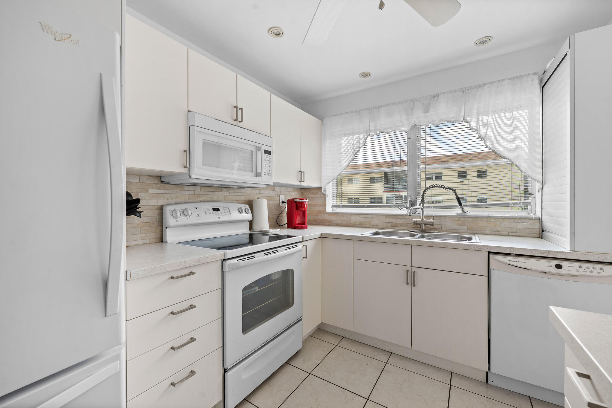 4047 Nw 16th Street 206 Property Photo 11