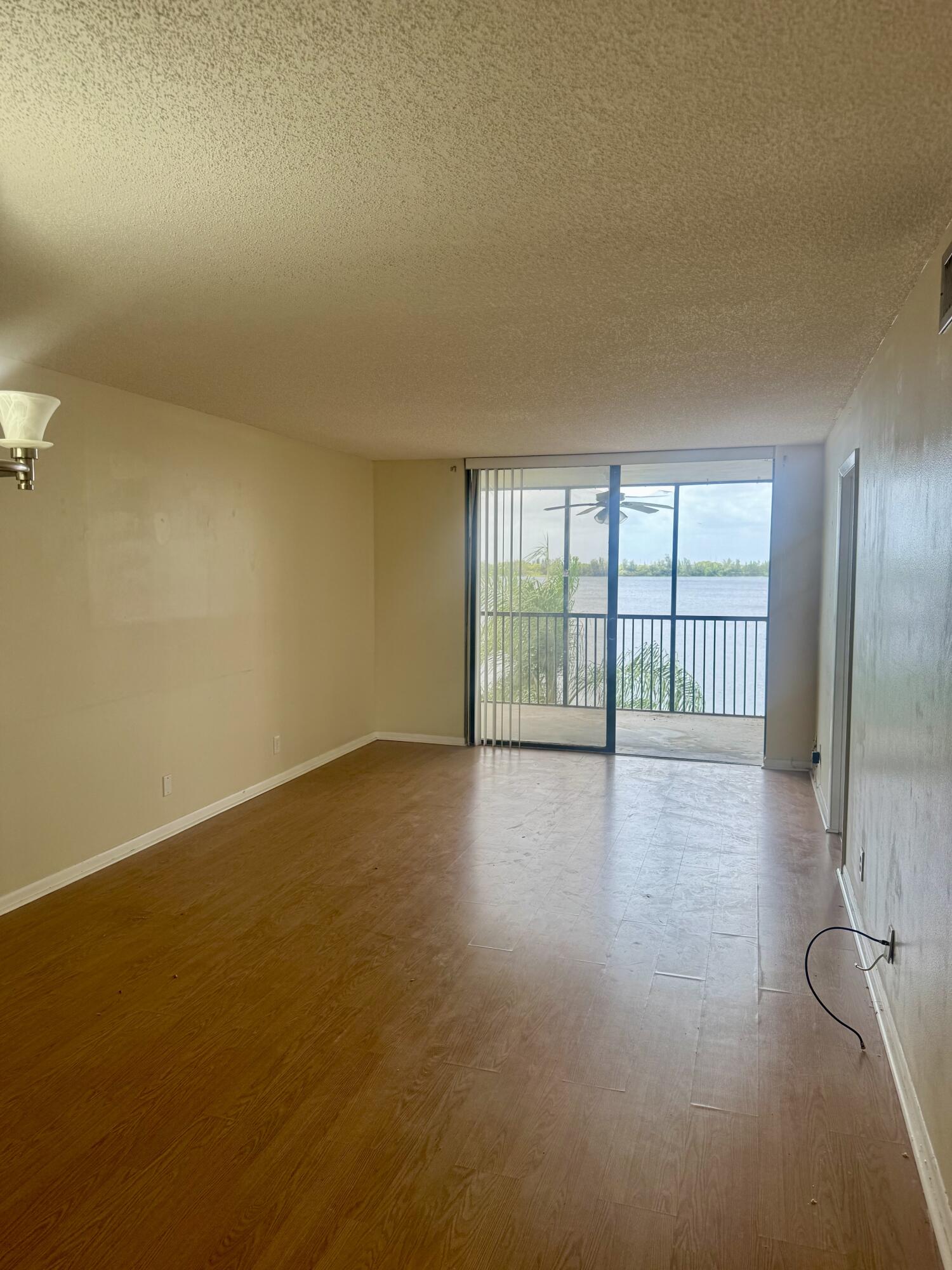 110 Lake Emerald Drive 404 Property Photo 5