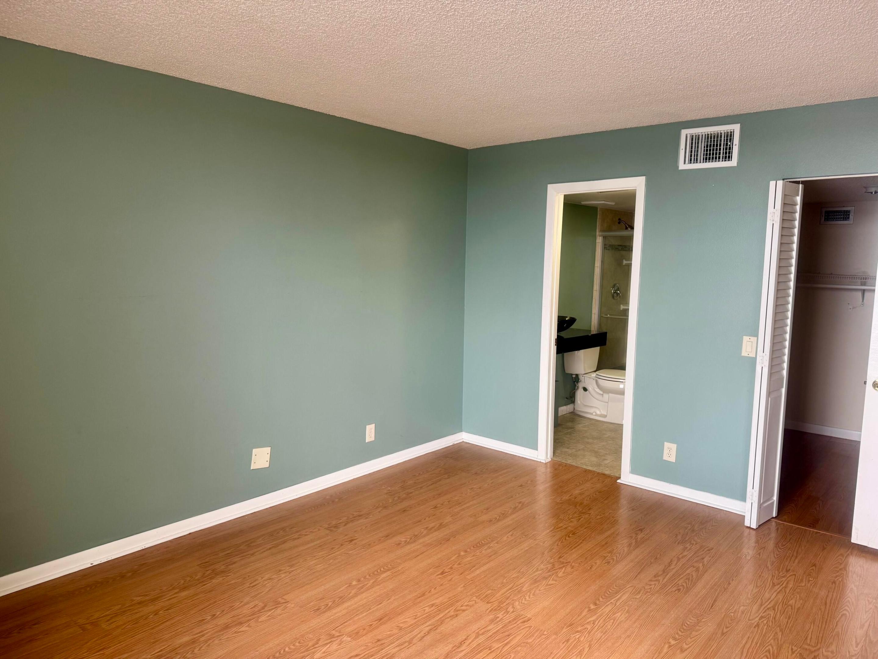 110 Lake Emerald Drive 404 Property Photo 11