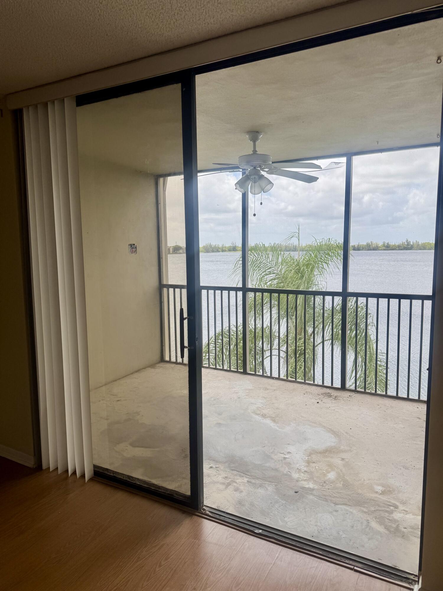 110 Lake Emerald Drive 404 Property Photo 14