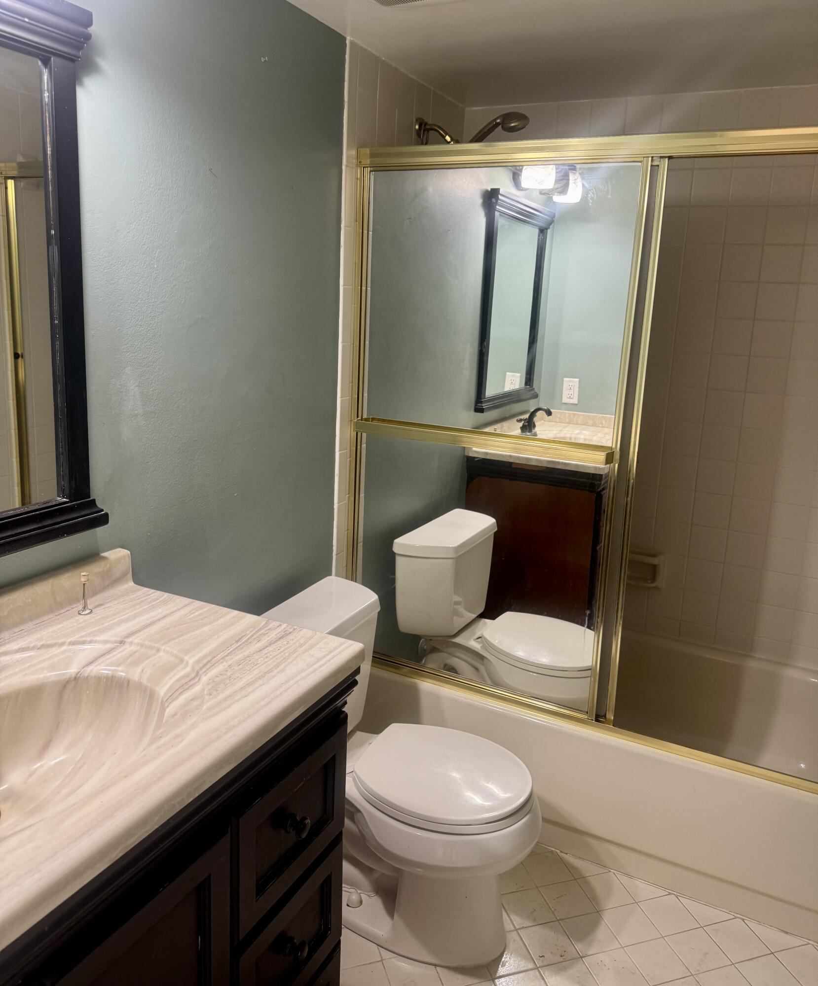 110 Lake Emerald Drive 404 Property Photo 17