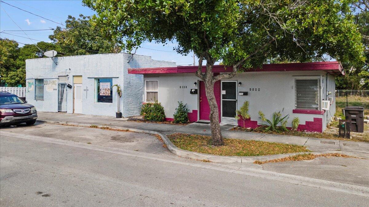 1504 N Sapodilla Avenue Property Photo 1