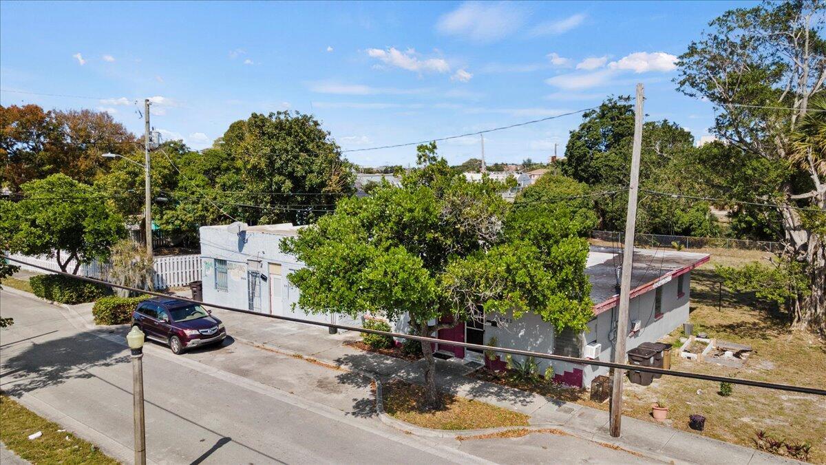 1504 N Sapodilla Avenue Property Photo 5