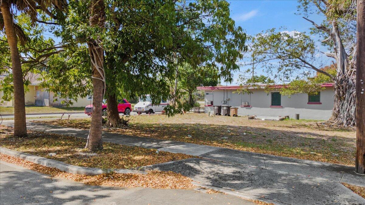 1504 N Sapodilla Avenue Property Photo 6