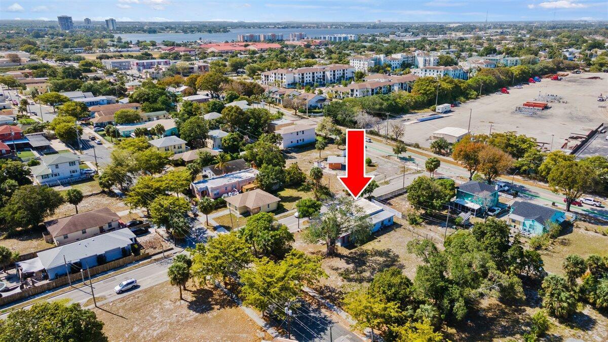 1504 N Sapodilla Avenue Property Photo 8
