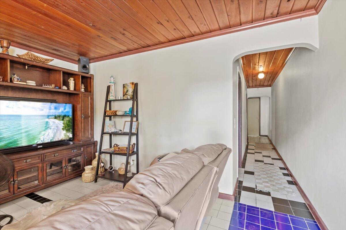 1504 N Sapodilla Avenue Property Photo 13