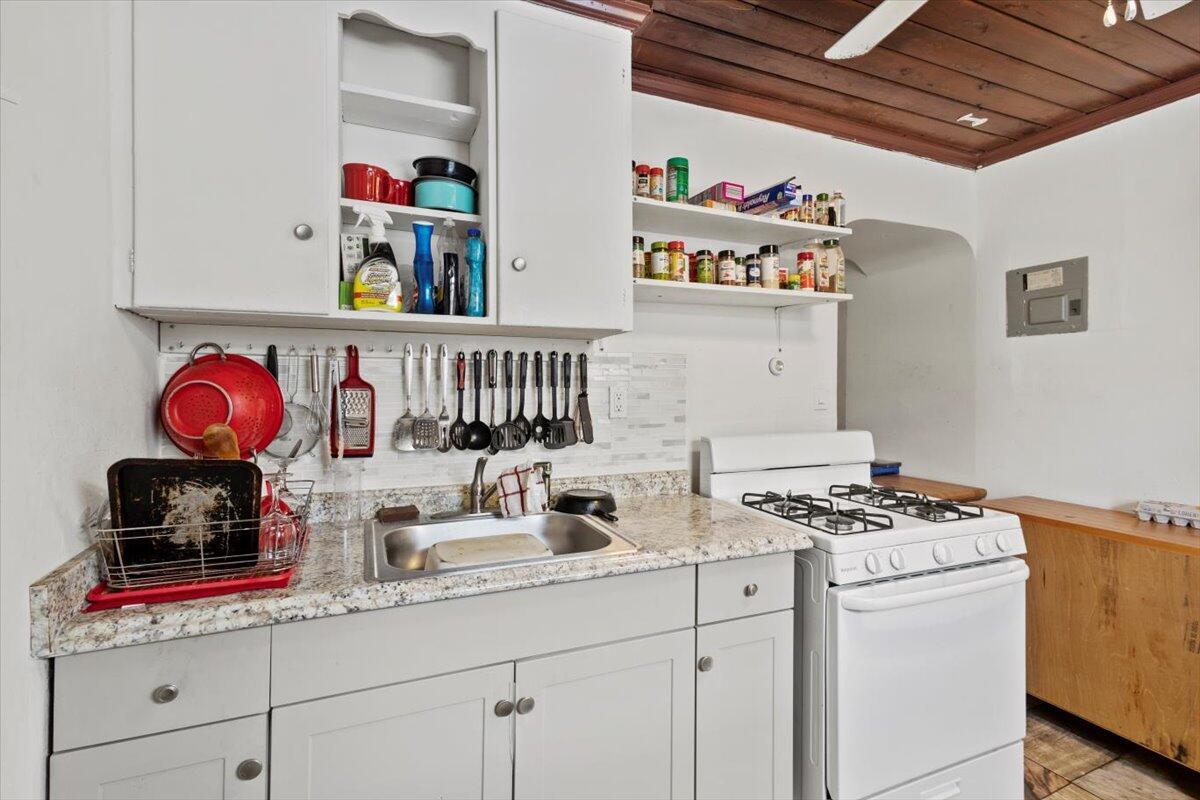 1504 N Sapodilla Avenue Property Photo 17