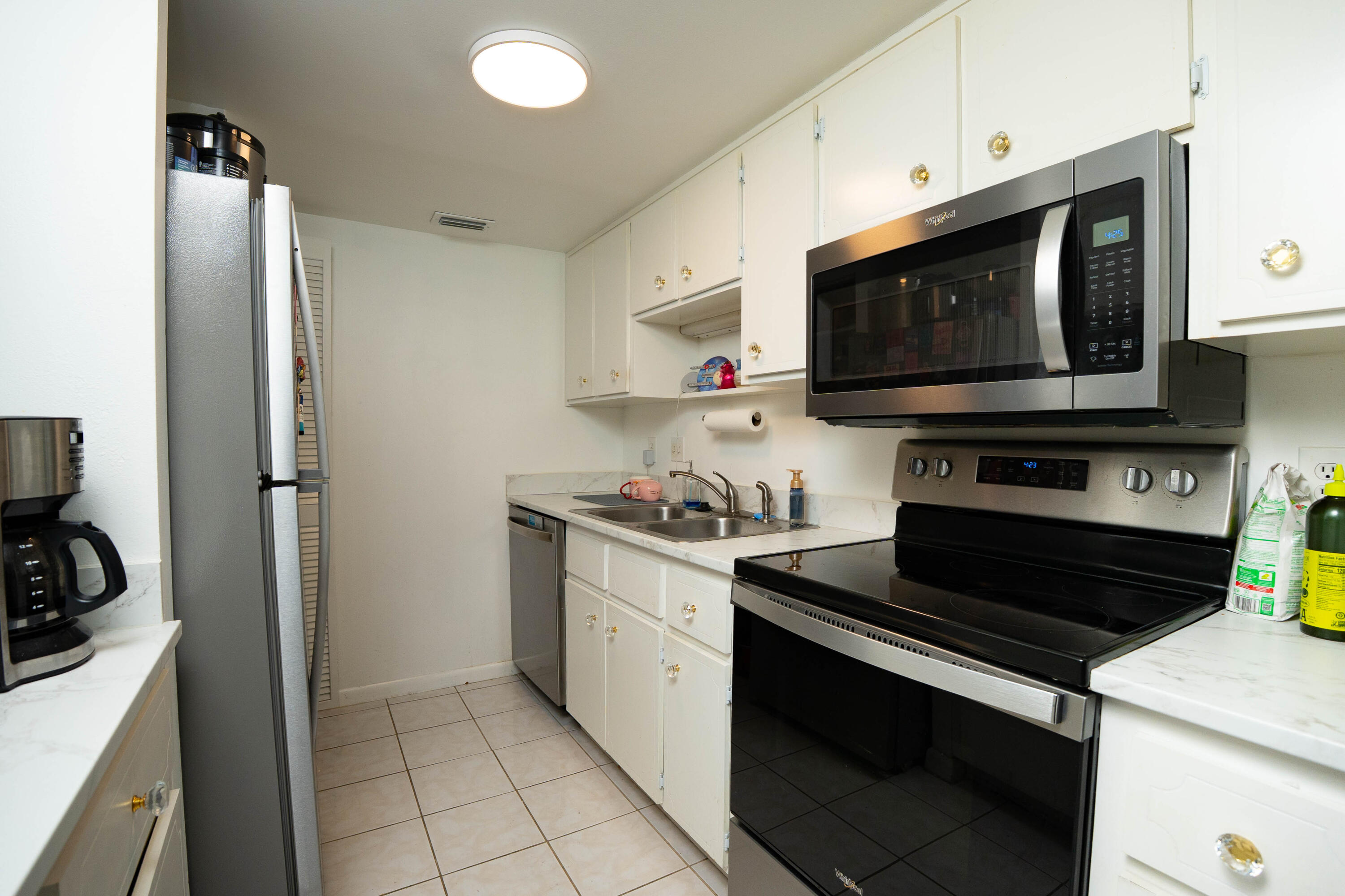 2811 Stoneway Lane B Property Photo 3