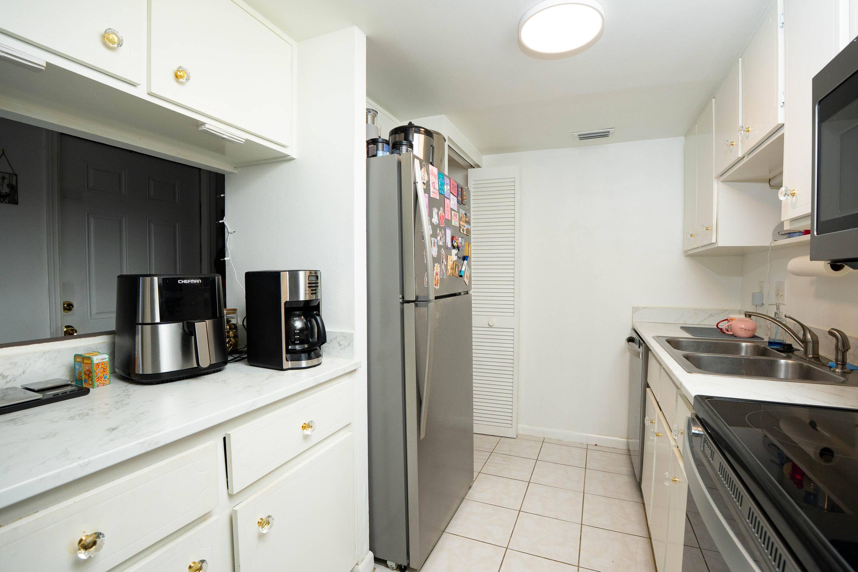 2811 Stoneway Lane B Property Photo 20