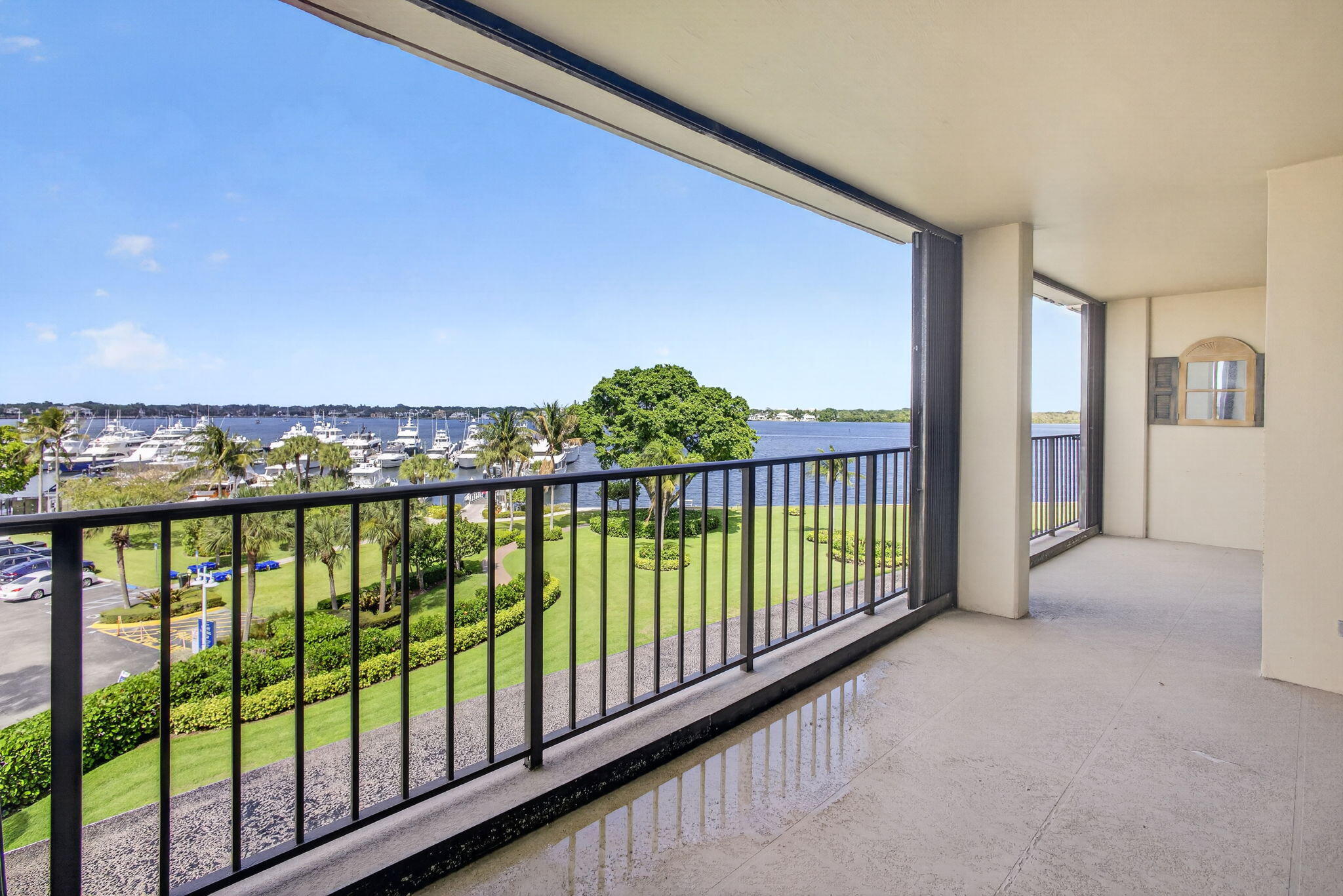 136 Lakeshore Drive 511 Property Photo 1