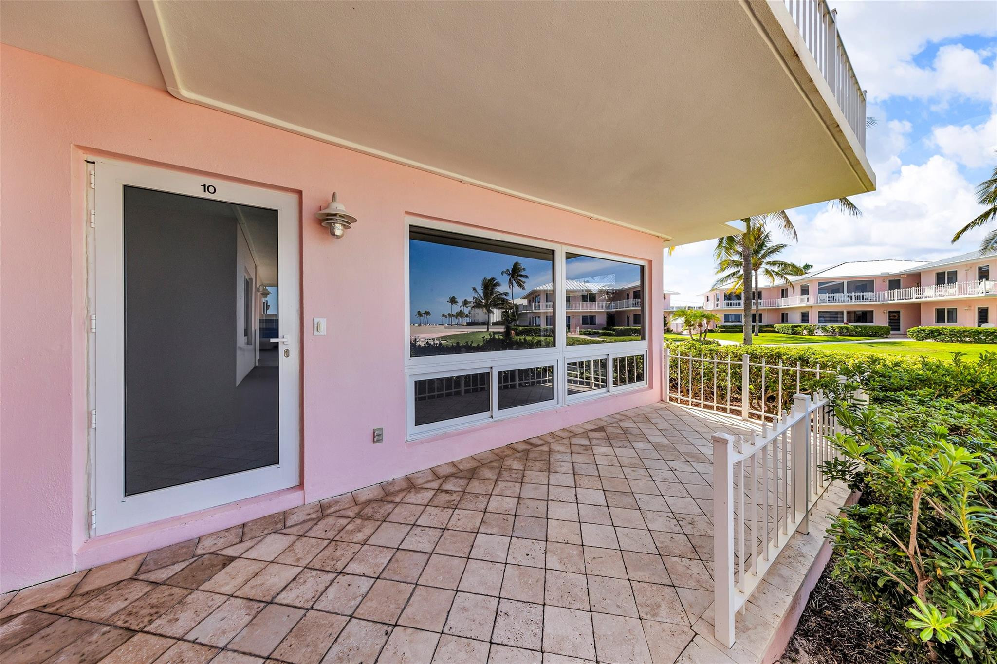 1922 S Ocean Lane 10 Property Photo 4