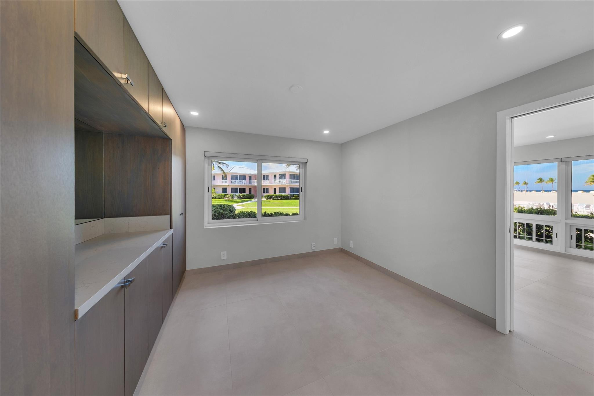 1922 S Ocean Lane 10 Property Photo 25