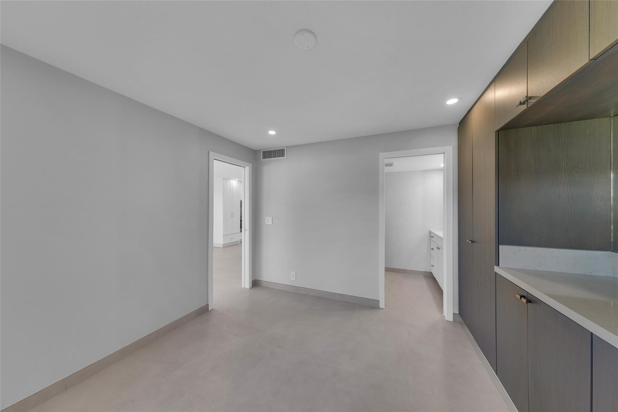 1922 S Ocean Lane 10 Property Photo 26