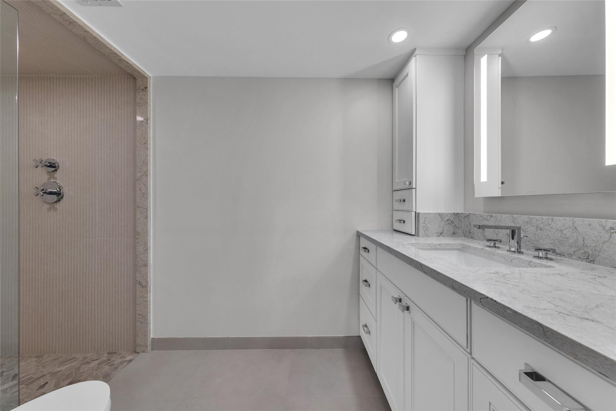 1922 S Ocean Lane 10 Property Photo 28