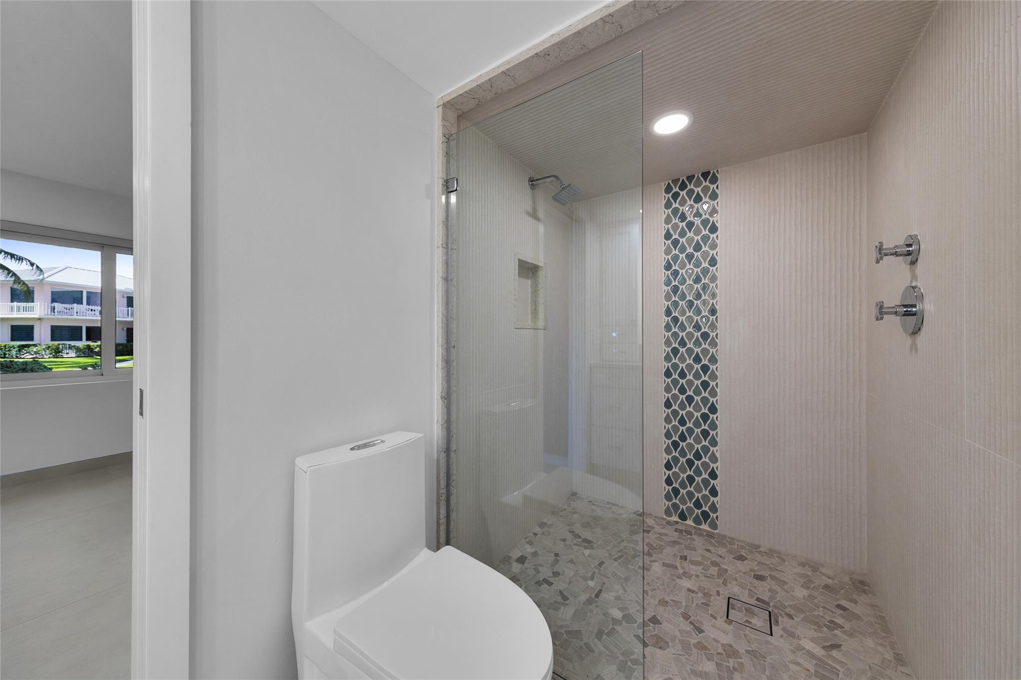 1922 S Ocean Lane 10 Property Photo 29