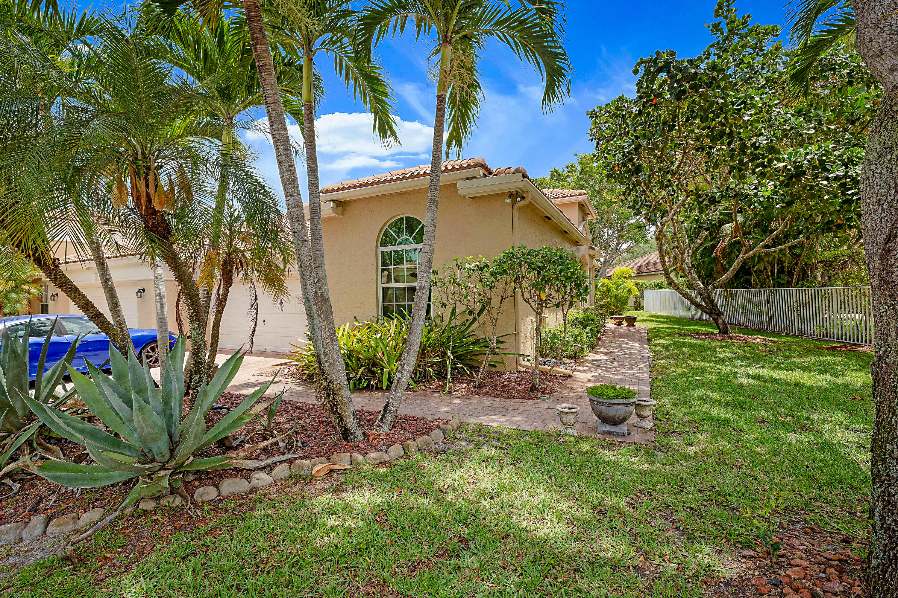 2568 Sandy Cay Property Photo 6