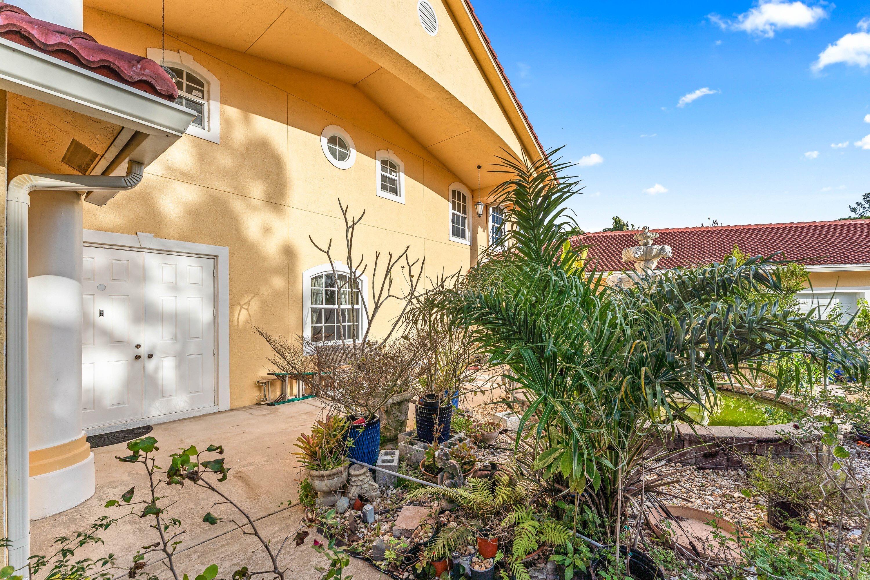 6220 Kelty Way Property Photo 6