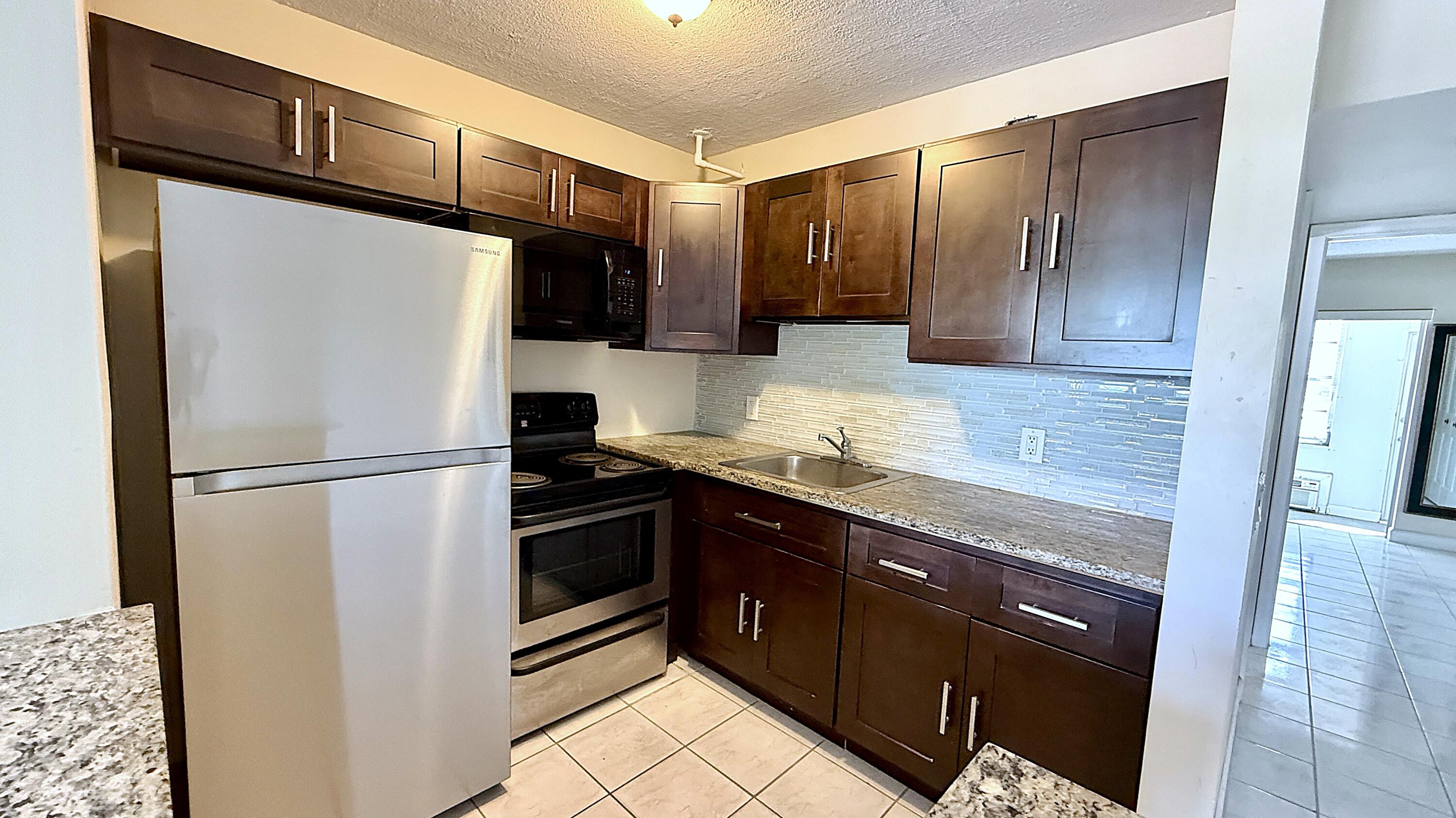 79 Lyndhurst D Property Photo 4