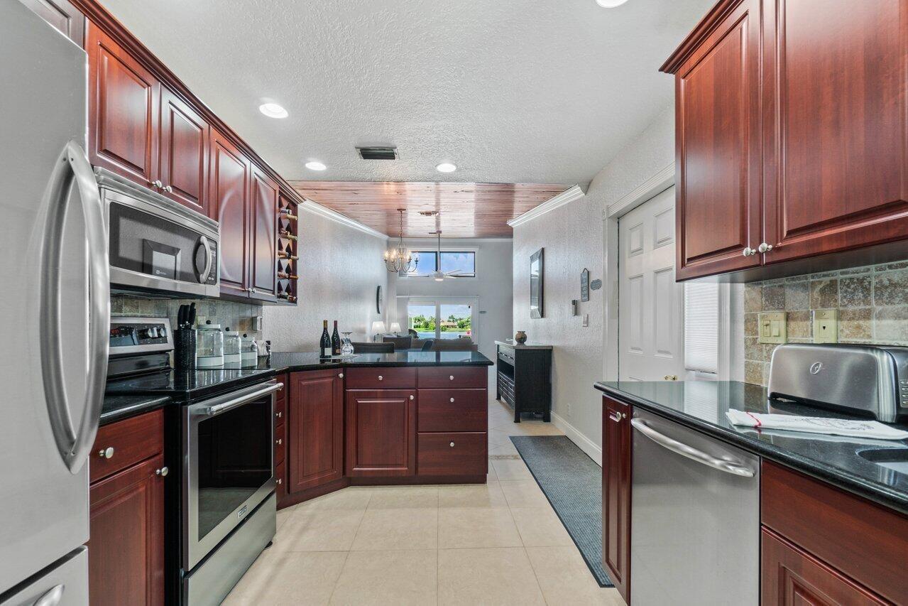 12542 Westhampton Circle Property Photo 5