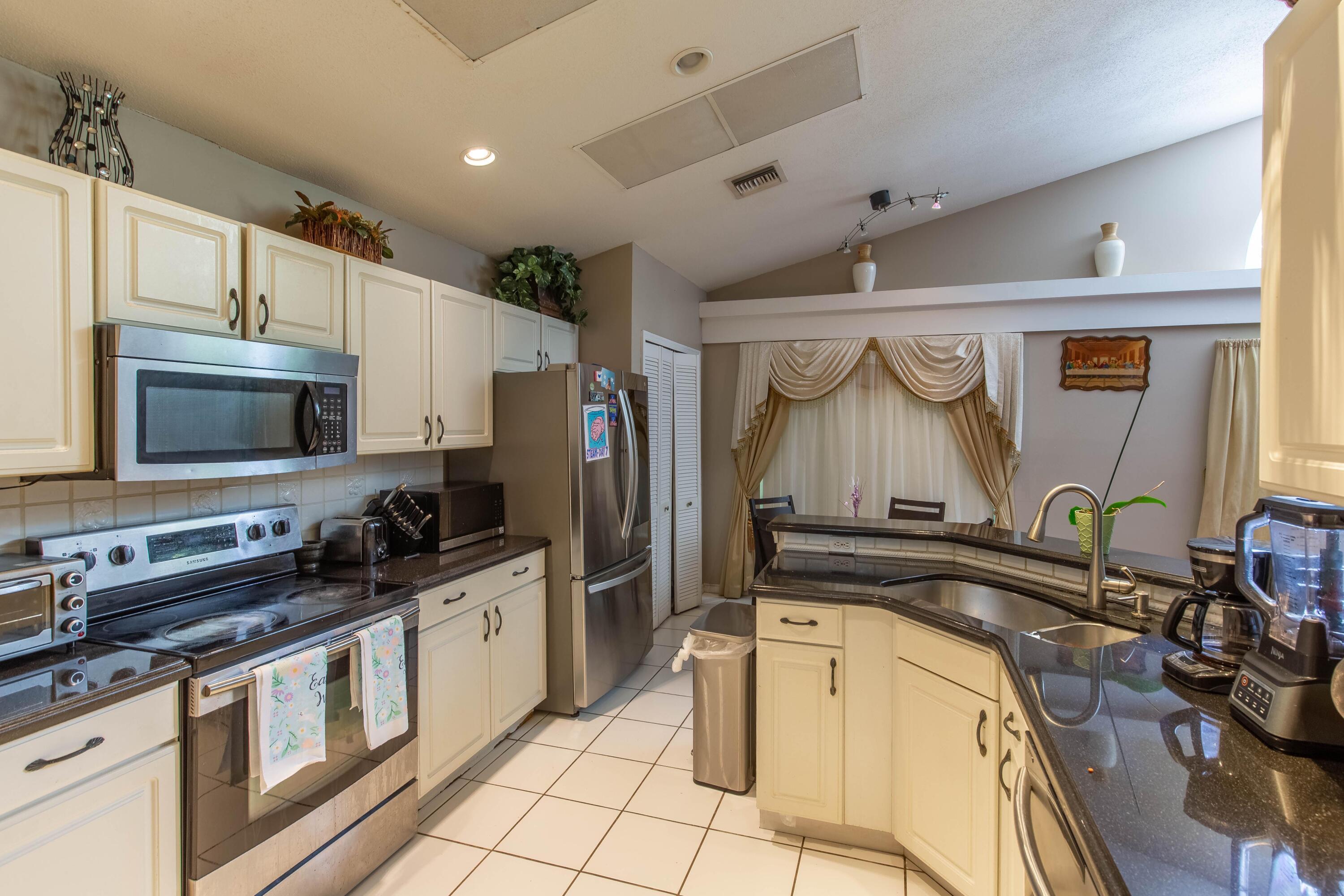 15157 Oak Chase Court Property Photo 8