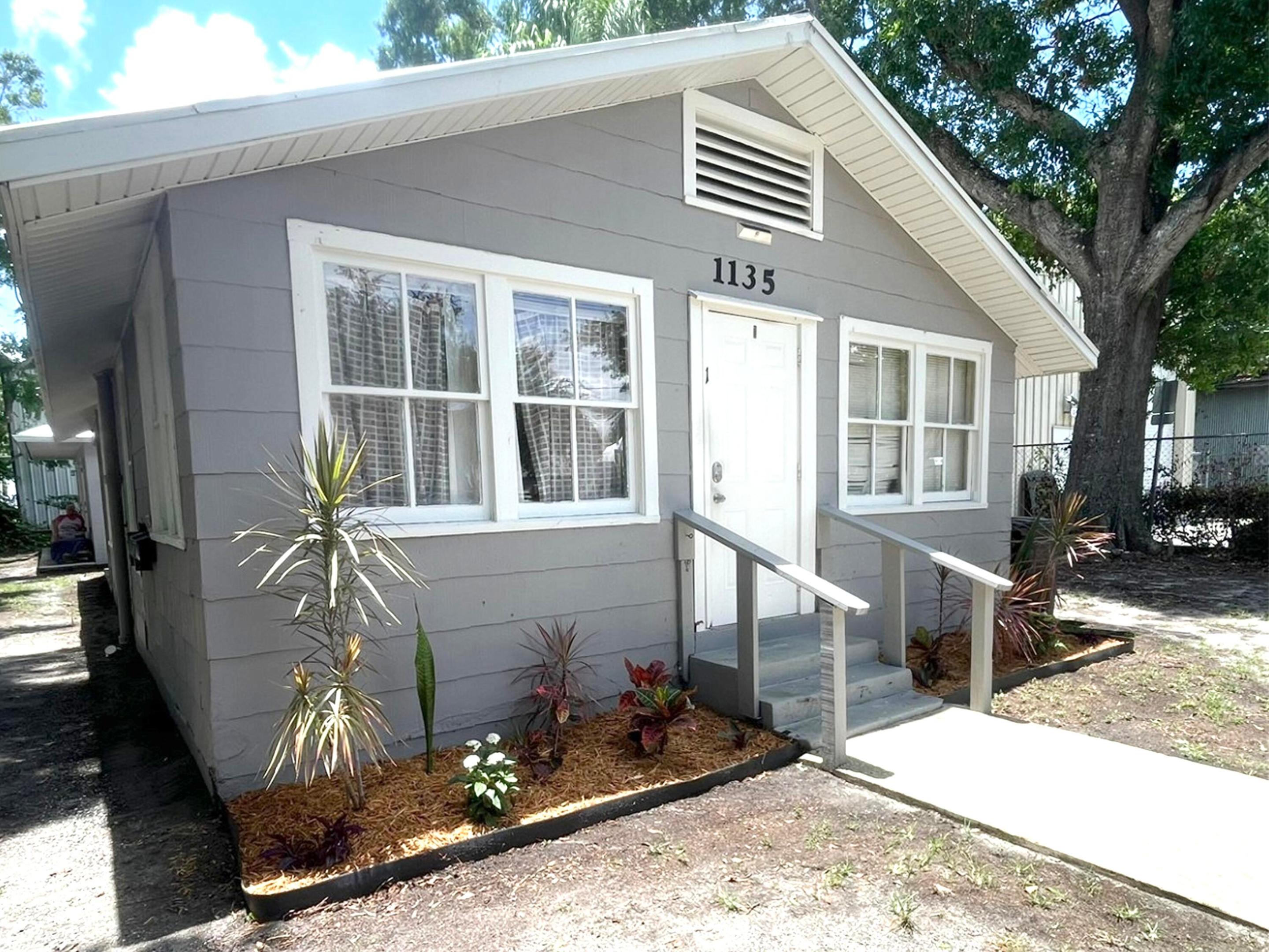 1135 17th Place Property Photo 1