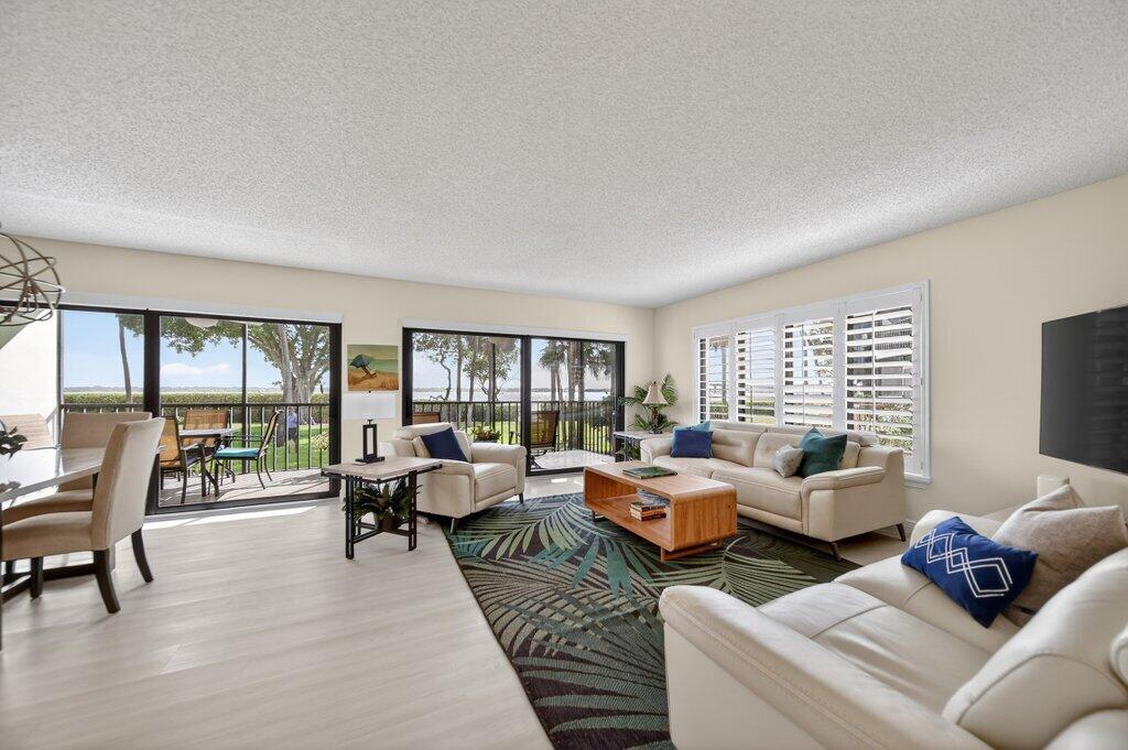218 NE Edgewater Drive 218
