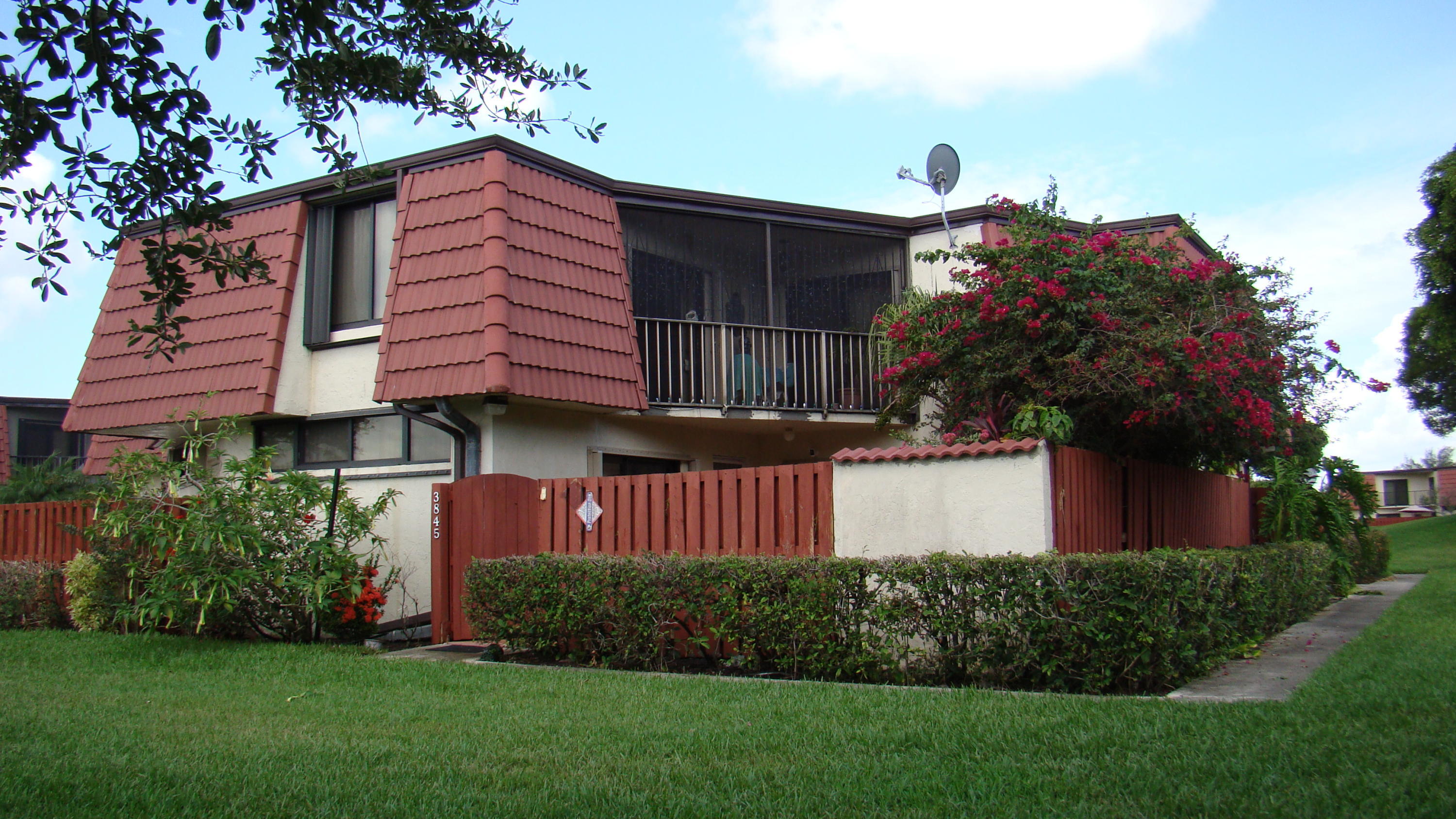 3845 Victoria Drive Property Photo 1