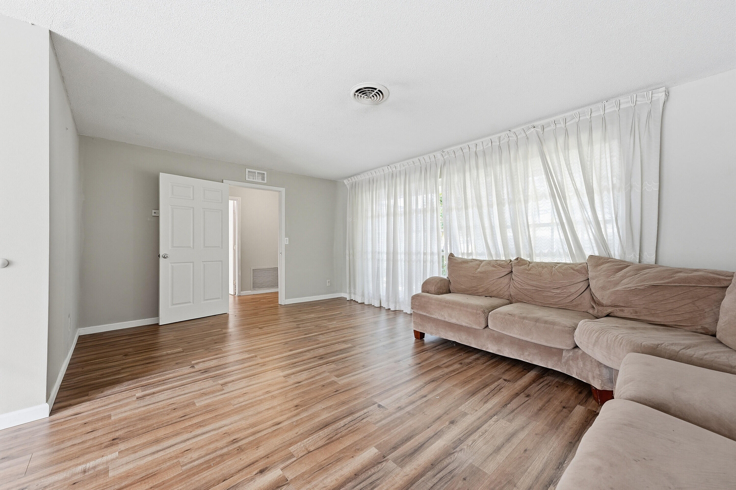 2115 15th Place Property Photo 8