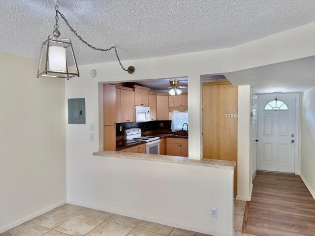 8940 S Hollybrook Boulevard 208 Property Photo 3