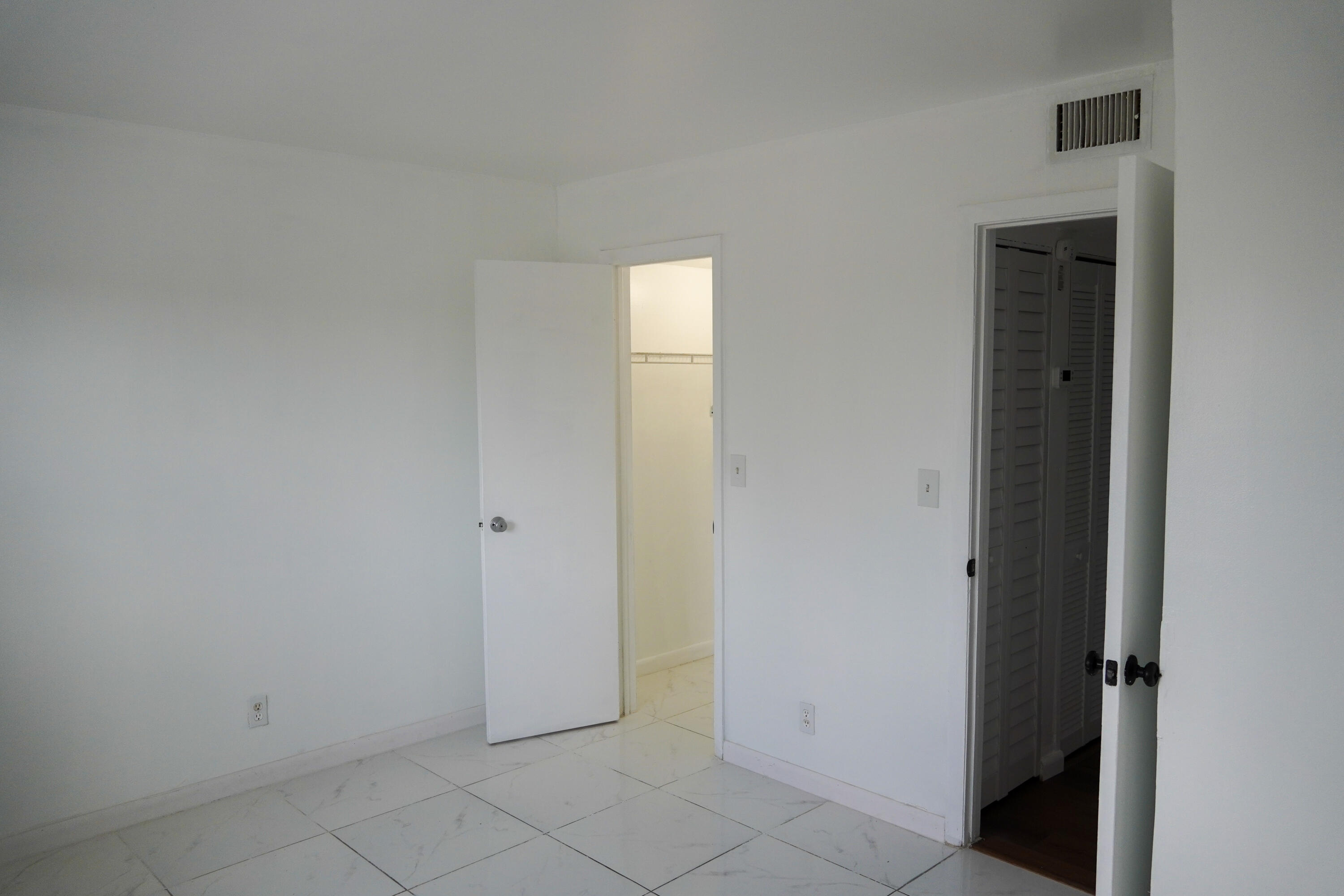 B26015701 Property Photo 16
